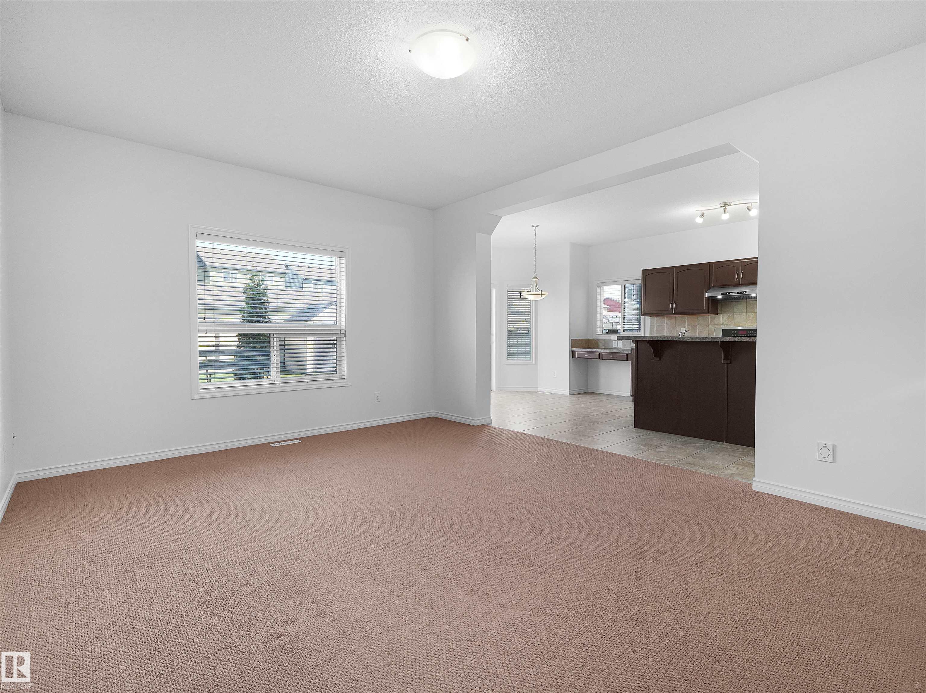 https://zimg.paragon.ice.com/ParagonImages/Property/PM/RAE/225401091/11/0/0/9933ae18ca1ff05ea08768177ff71748/1/a3c4e6adef8272abfc58e6fb758a8dd2/225401091-3f93b9d9-44fe-40ec-a304-57246b9a540f.JPG