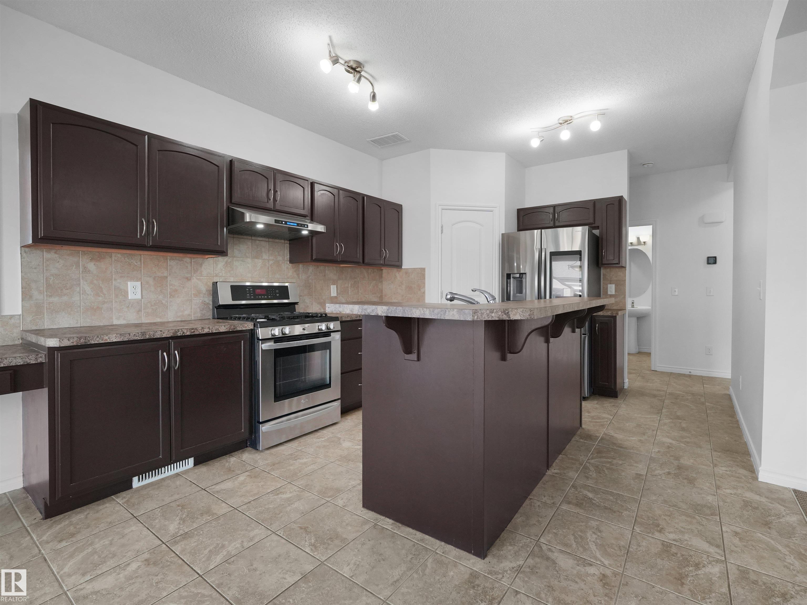 https://zimg.paragon.ice.com/ParagonImages/Property/PM/RAE/225401091/15/0/0/ceaffe8442500163ea80f13a570f9573/1/a3c4e6adef8272abfc58e6fb758a8dd2/225401091-0e71f789-c41e-42fc-a898-fb69a07b3e69.JPG