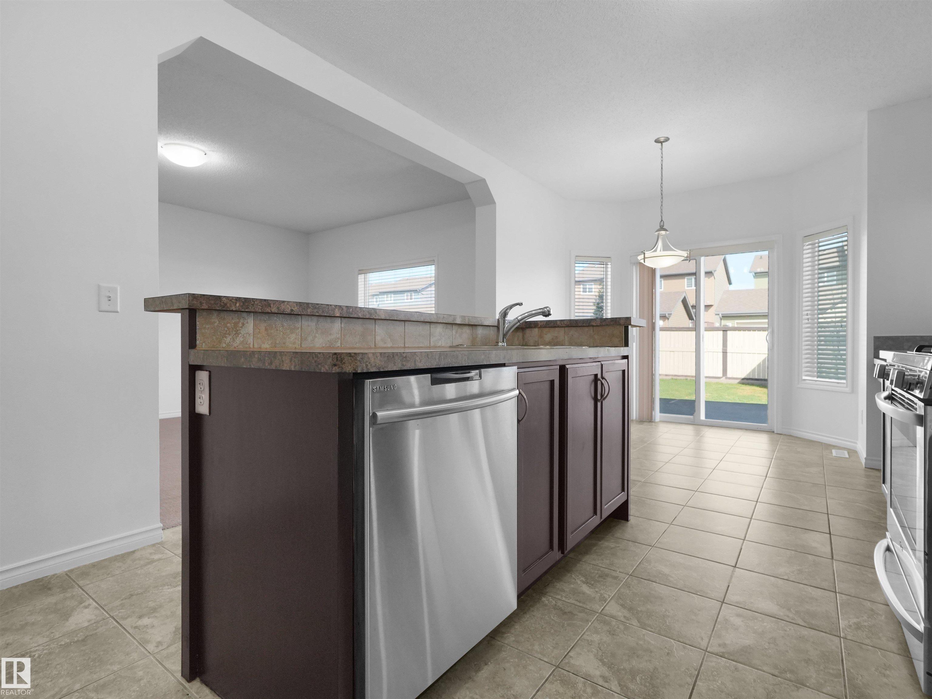 https://zimg.paragon.ice.com/ParagonImages/Property/PM/RAE/225401091/19/0/0/0190e67c8b0c0fc18ada6442ae5b7205/1/a3c4e6adef8272abfc58e6fb758a8dd2/225401091-2a6bc932-86d6-4f2f-8d04-29eb4ae815a0.JPG