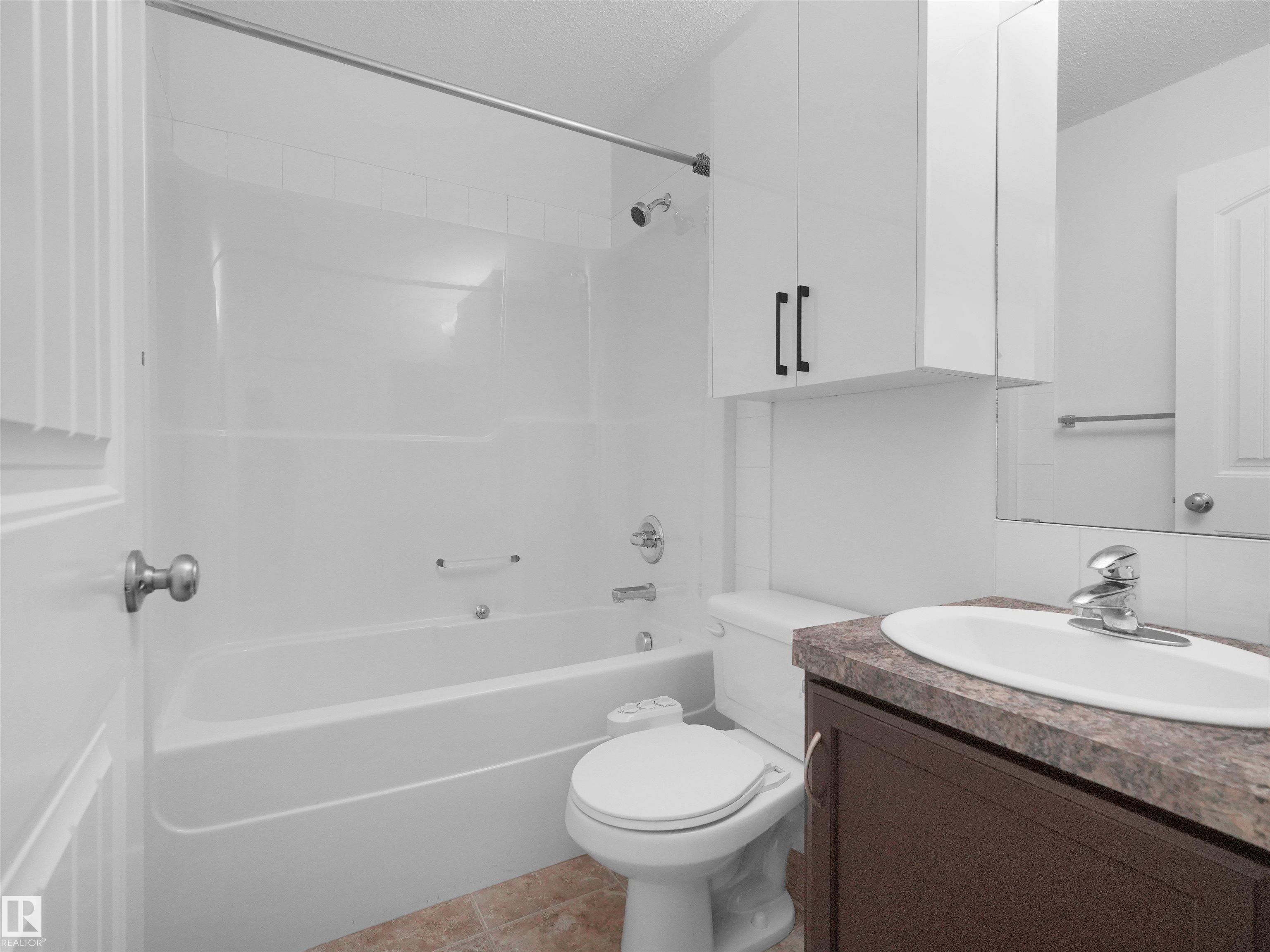 https://zimg.paragon.ice.com/ParagonImages/Property/PM/RAE/225401091/42/0/0/7dfdb03201b9bd2346c95c8d23315fd5/1/a3c4e6adef8272abfc58e6fb758a8dd2/225401091-5101baed-3ce9-4217-a26d-2da91d785f29.JPG