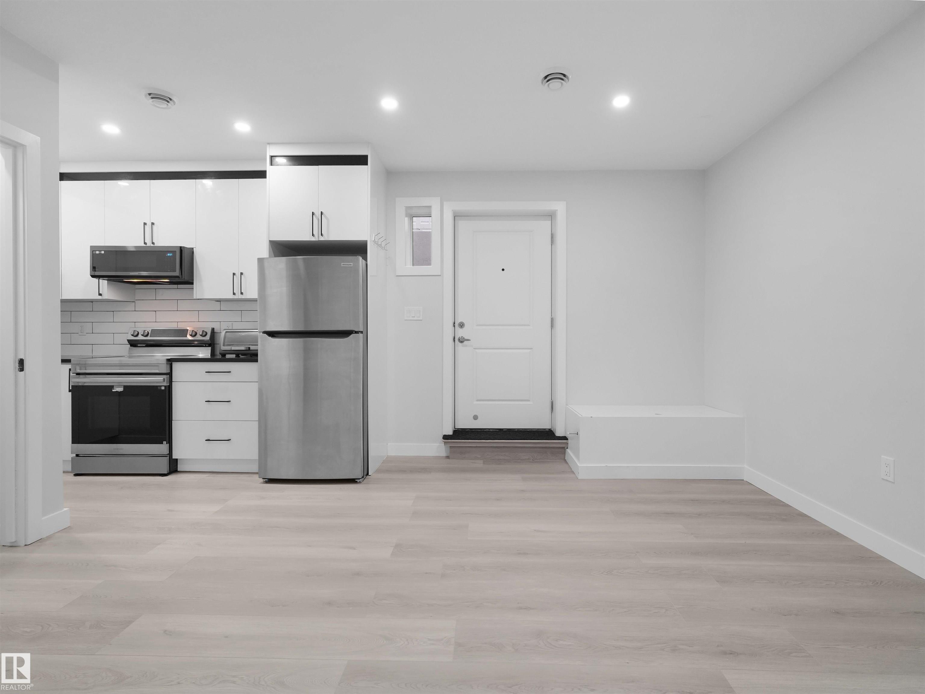 https://zimg.paragon.ice.com/ParagonImages/Property/PM/RAE/225401091/44/0/0/659db3c3432dafa92fa8c5710207bb69/1/a3c4e6adef8272abfc58e6fb758a8dd2/225401091-e53f1a5e-b4b8-439a-a062-3823bbbee666.JPG
