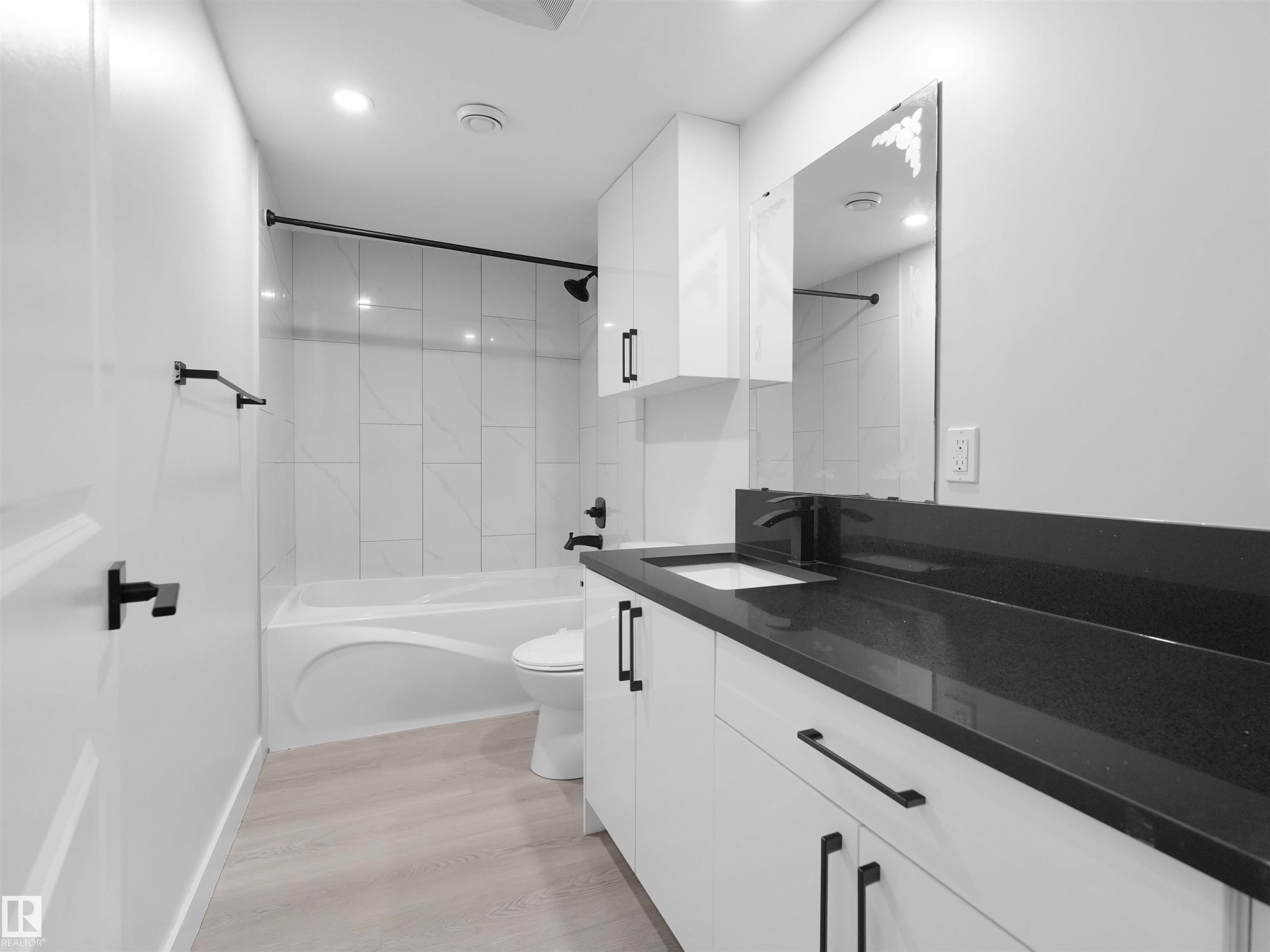 https://zimg.paragon.ice.com/ParagonImages/Property/PM/RAE/225401091/47/0/0/7471215e63559a7f4c260f8d6b47b1cc/1/a3c4e6adef8272abfc58e6fb758a8dd2/225401091-d76d8ec0-da31-48de-b529-bc3dce62821a.JPG