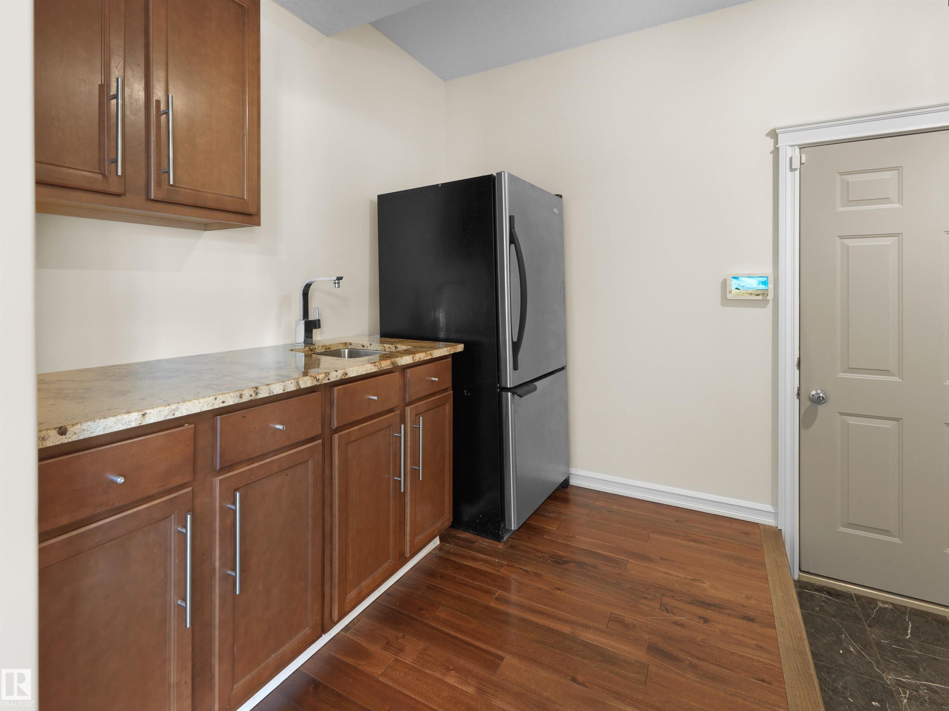 https://zimg.paragon.ice.com/ParagonImages/Property/PM/RAE/225401093/15/0/0/59d73d69ebf8a4d786ef51b59e294774/1/a355d0ea8e642551f32e9c2a0e98400e/225401093-2477b005-13e5-4ed5-a55b-fd01dd89d822.JPG