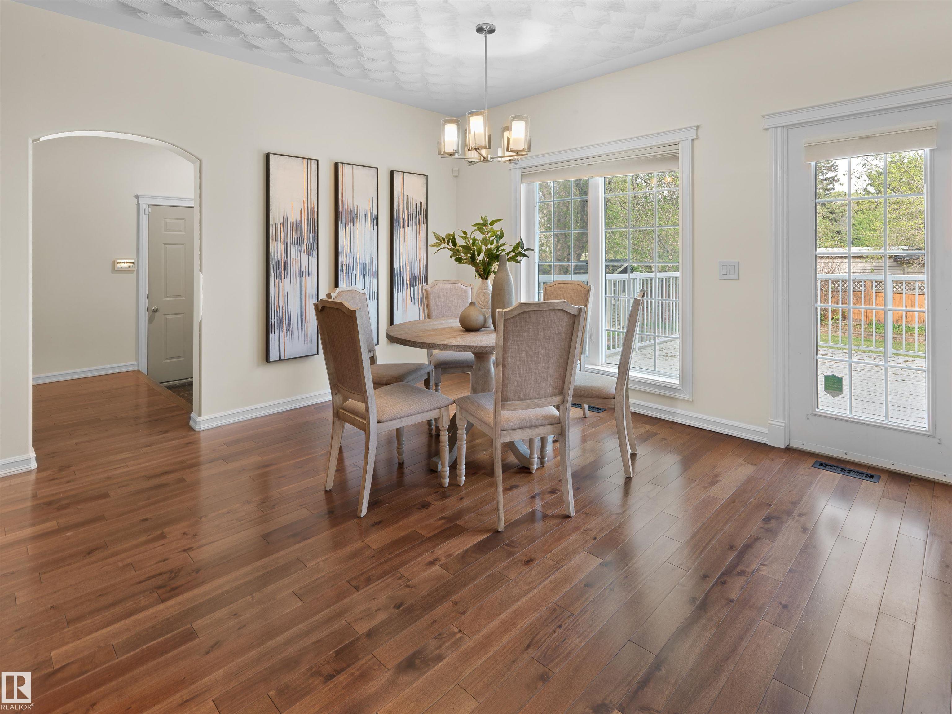 https://zimg.paragon.ice.com/ParagonImages/Property/PM/RAE/225401093/9/0/0/f05e860be71ed227ac442a8788268ca5/1/a355d0ea8e642551f32e9c2a0e98400e/225401093-bd653e72-58cd-44cb-8c74-f93dbfe8c49c.JPG