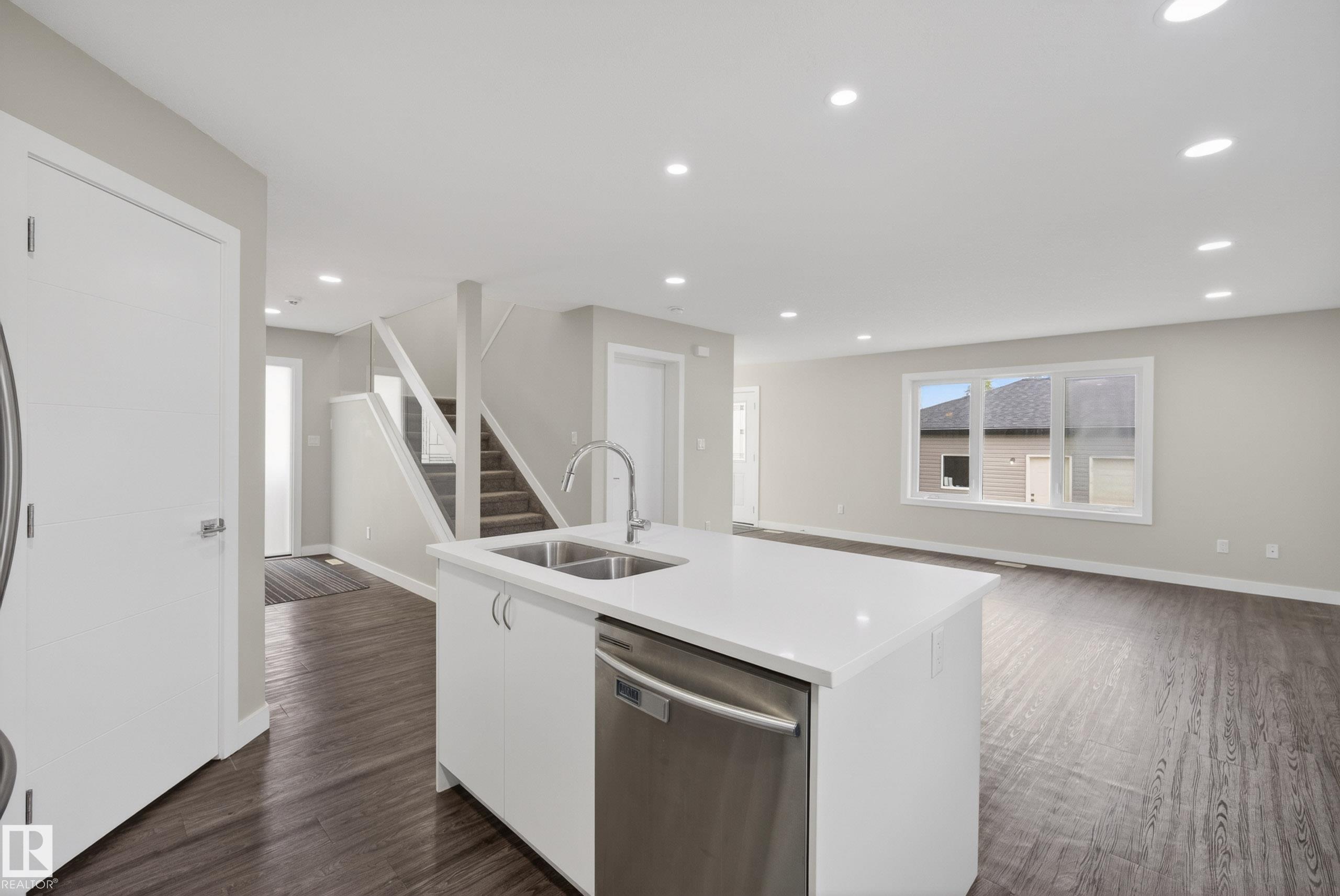 https://zimg.paragon.ice.com/ParagonImages/Property/PM/RAE/225401094/19/0/0/ea592dd7a859605d4cac89820ef5c30a/1/499a02e48d0934ad8c02ebd9dd56f912/225401094-4b580226-8d6e-4fbc-9515-2e38ee51eb3e.JPG