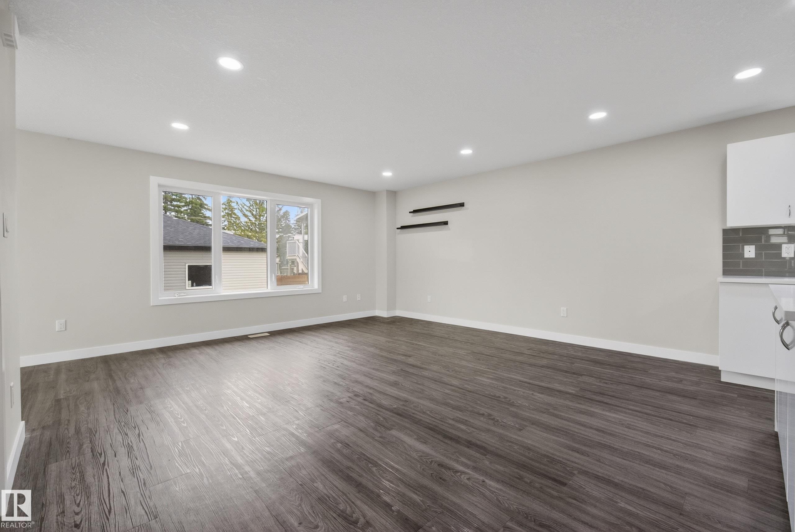 https://zimg.paragon.ice.com/ParagonImages/Property/PM/RAE/225401094/20/0/0/91ccb58437b33575885ebaa9cdc21986/1/499a02e48d0934ad8c02ebd9dd56f912/225401094-c9ed7faf-604a-469c-8ae5-5f23fcc40e26.JPG