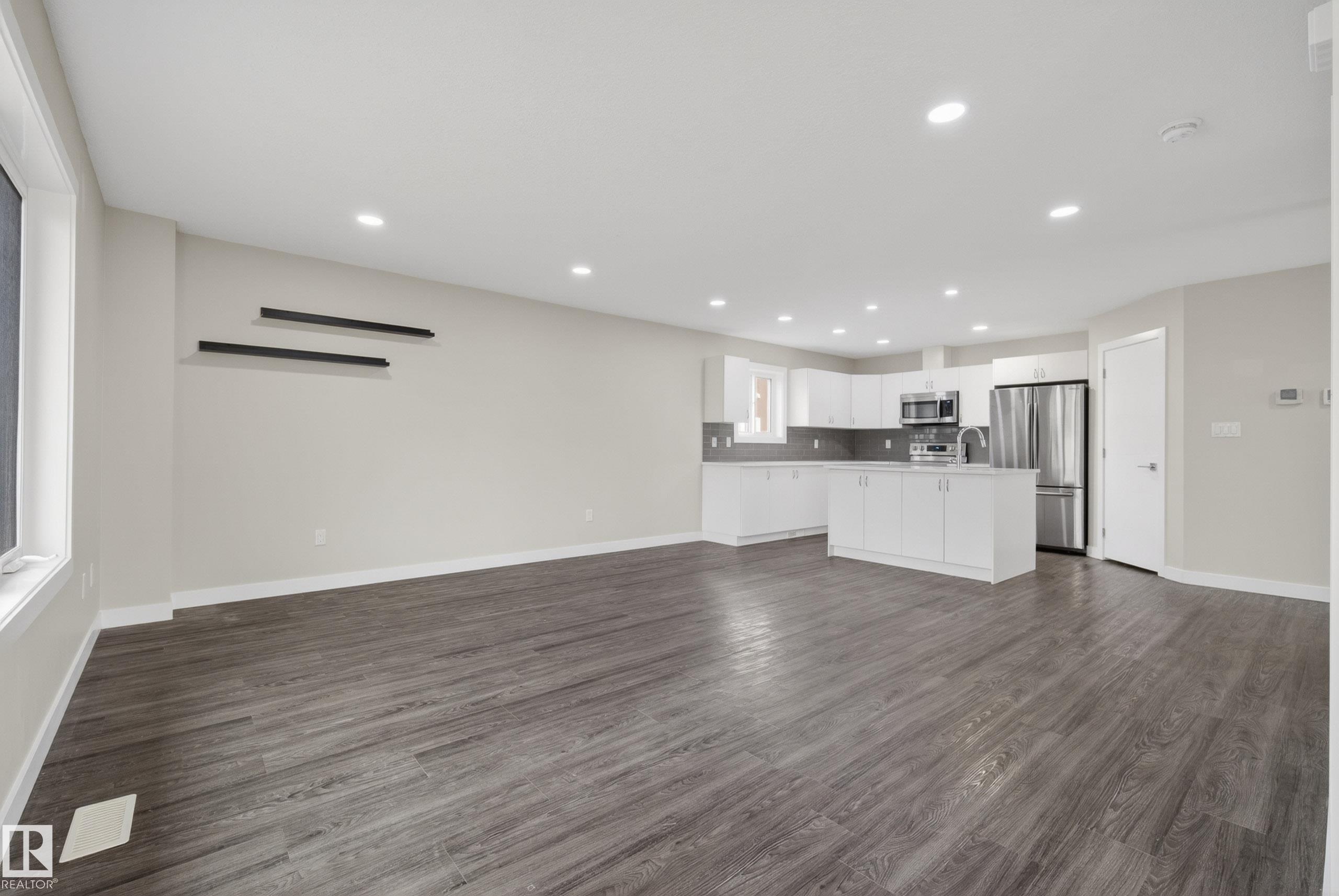 https://zimg.paragon.ice.com/ParagonImages/Property/PM/RAE/225401094/21/0/0/e40efaa0fcea2390aa856d5c0a9a13c0/1/499a02e48d0934ad8c02ebd9dd56f912/225401094-6f60941a-e19e-4633-be92-b2bec7afa3b8.JPG