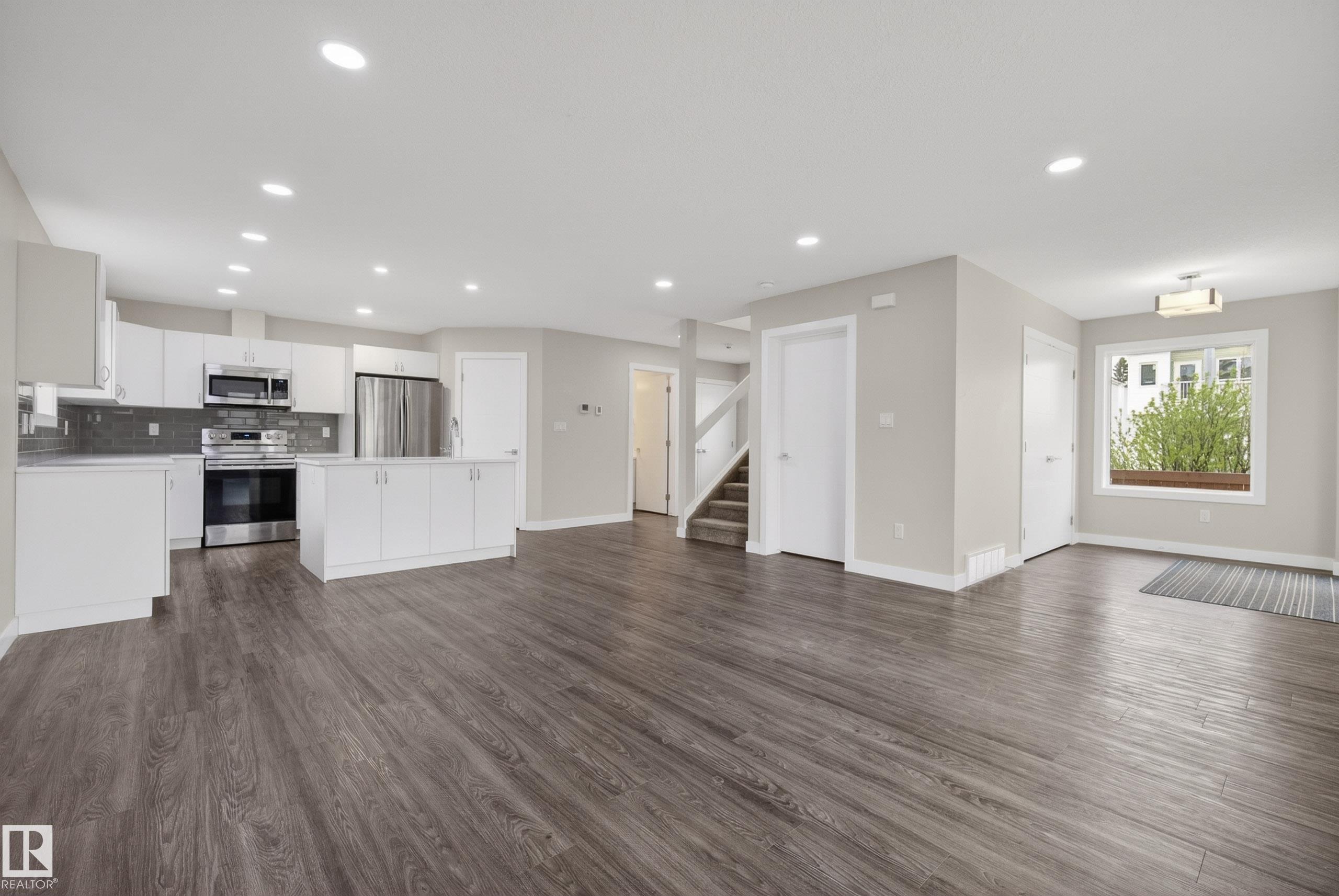 https://zimg.paragon.ice.com/ParagonImages/Property/PM/RAE/225401094/22/0/0/951903693ec86f370f94250cef743f12/1/499a02e48d0934ad8c02ebd9dd56f912/225401094-1342035e-e48c-4a1e-ab97-649157c61671.JPG