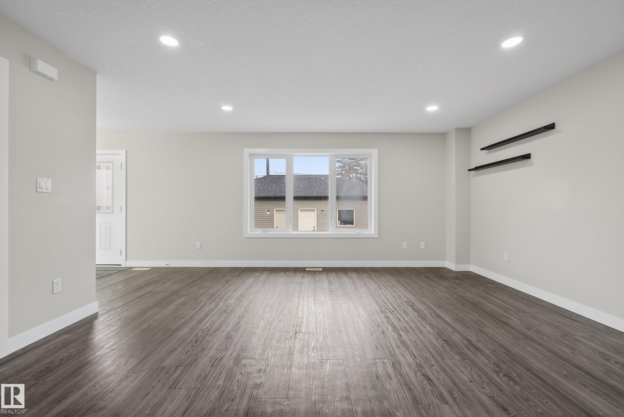 https://zimg.paragon.ice.com/ParagonImages/Property/PM/RAE/225401094/23/0/0/40507de5b34444cca64857d2d2d41a22/1/499a02e48d0934ad8c02ebd9dd56f912/225401094-9d9a51e1-a6c9-442c-9481-80bc3648f590.JPG