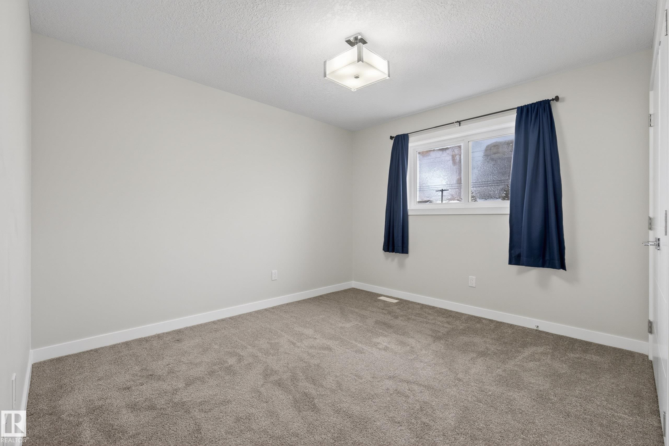 https://zimg.paragon.ice.com/ParagonImages/Property/PM/RAE/225401094/34/0/0/cd47332deb274e353ed487bbe70562a2/1/499a02e48d0934ad8c02ebd9dd56f912/225401094-1b6d2b70-c4e0-4b6d-844e-8366dc1354c5.JPG