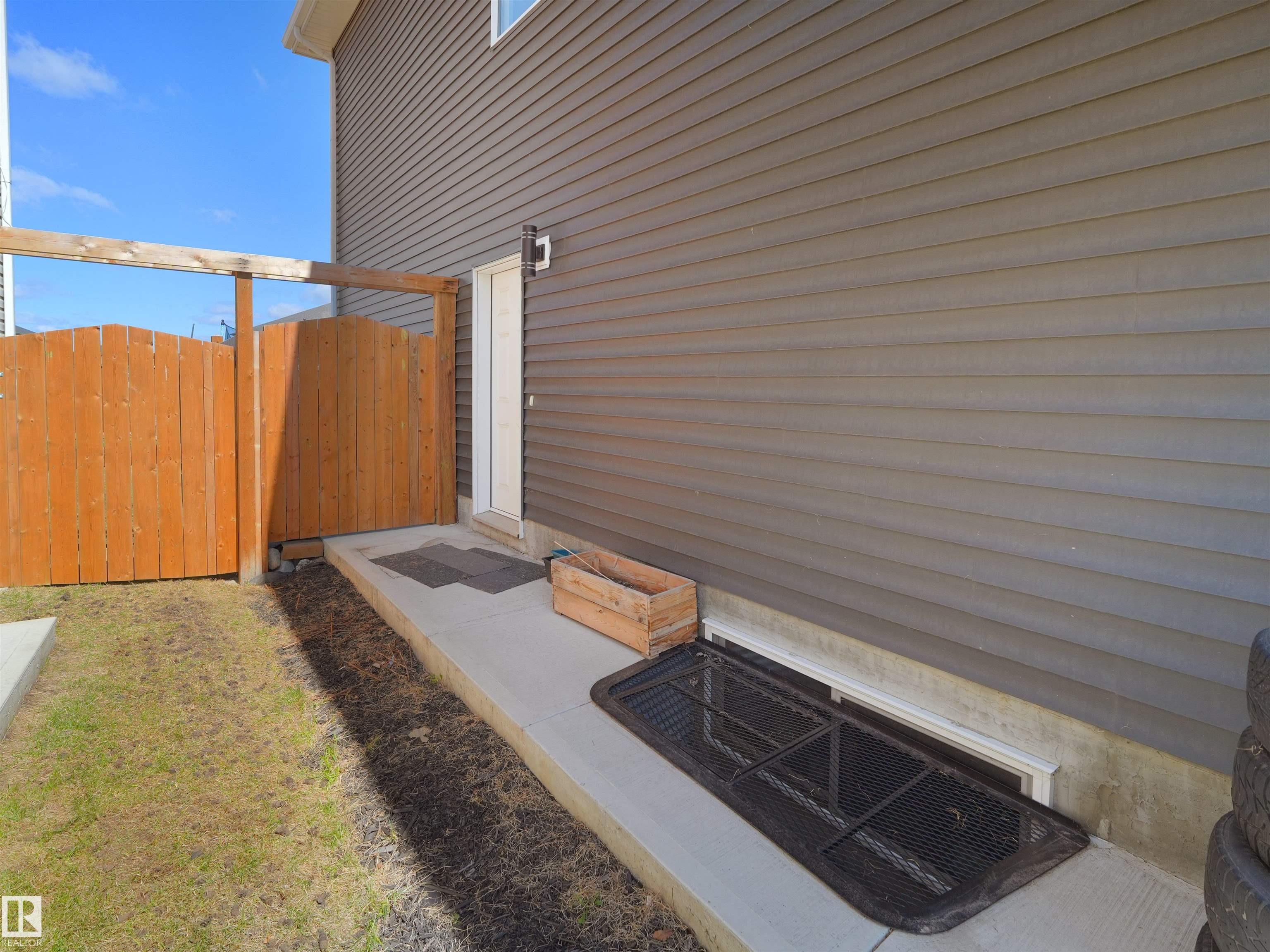 Photo 11 at 2520 12 Avenue NW, Laurel, Edmonton