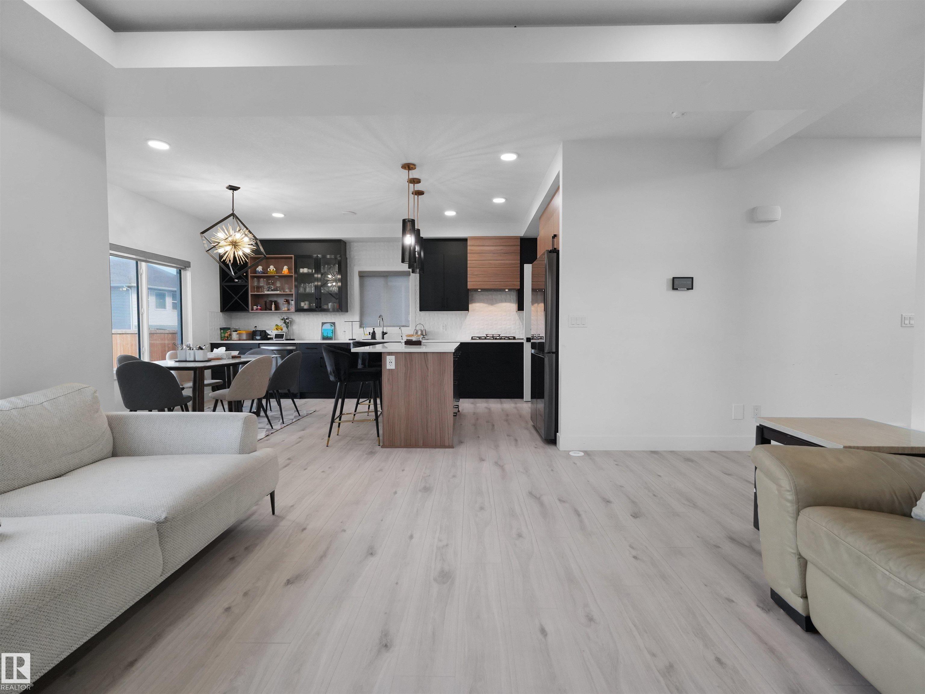 https://zimg.paragon.ice.com/ParagonImages/Property/PM/RAE/225401102/13/0/0/b5a5490d3dc75e0a62859c62c64a05a3/1/1f47a458adac42e50fb35b0c32685b22/225401102-5595a631-1e14-427d-a2b7-44997f3e5af6.JPG