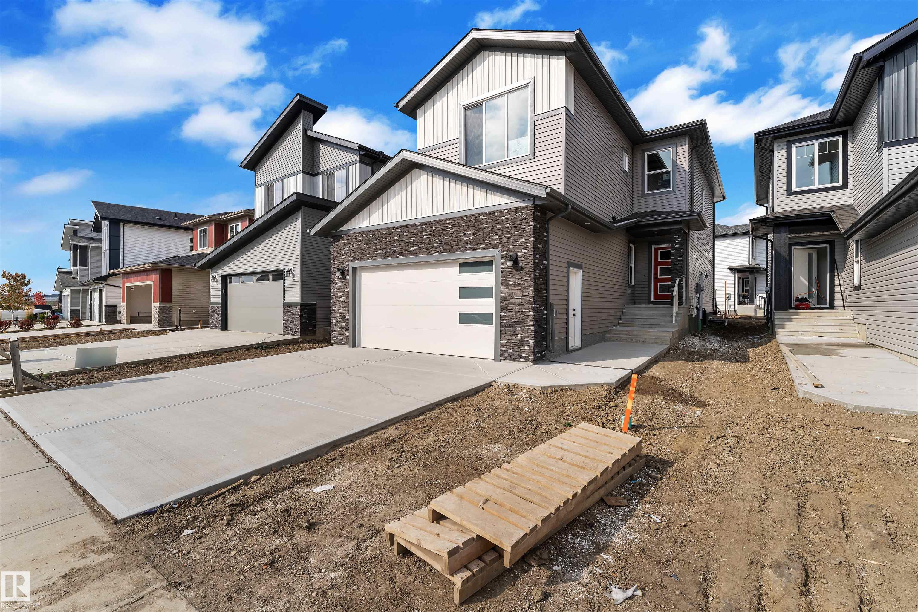 12 Dalquist Bay, Tribute, Leduc