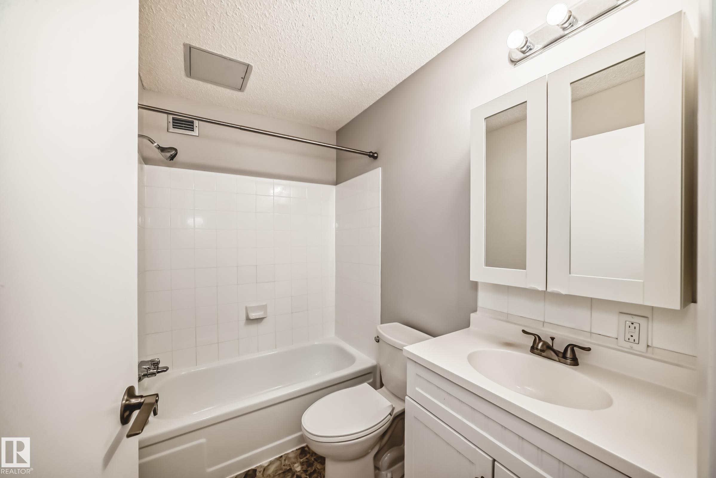 Photo 12 at 1404 - 11307 99 Avenue NW, Wîhkwêntôwin, Edmonton