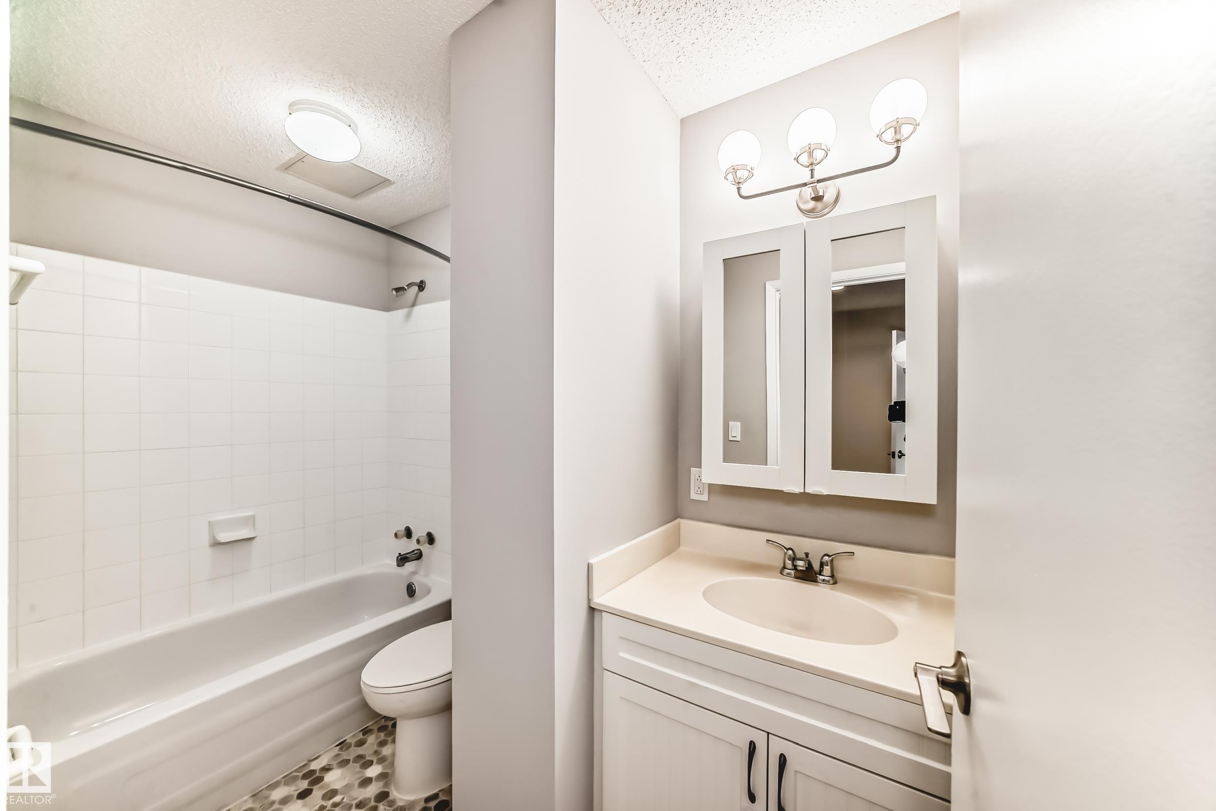 Photo 15 at 1404 - 11307 99 Avenue NW, Wîhkwêntôwin, Edmonton