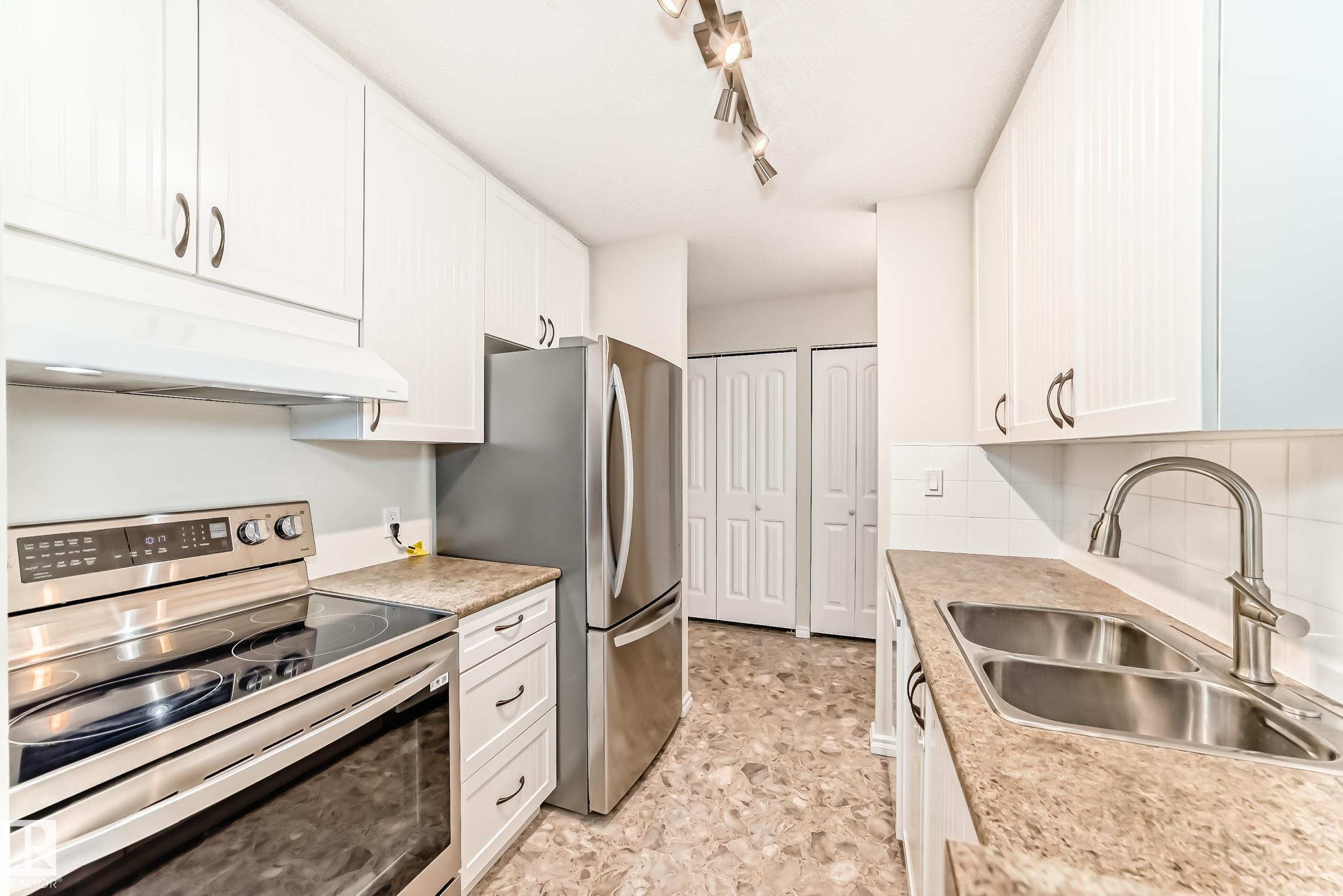 1404 - 11307 99 Avenue NW, Wîhkwêntôwin, Edmonton