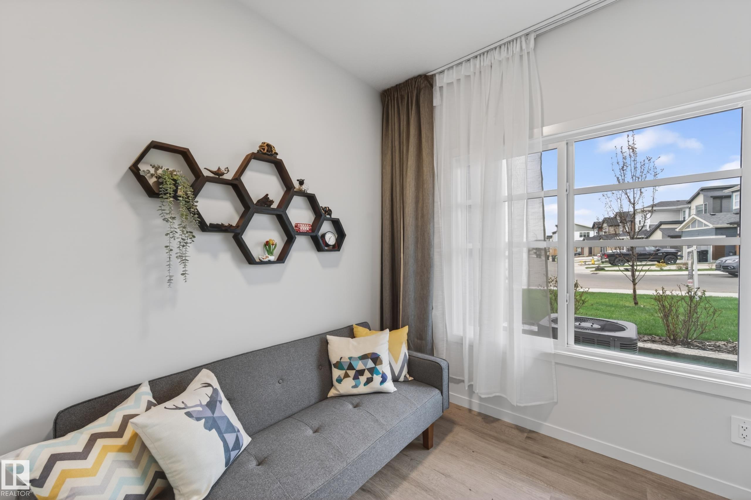 Photo 9 at 512 37 Street SW, Charlesworth, Edmonton