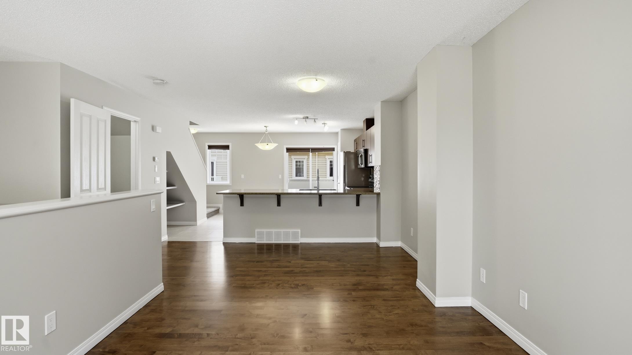 https://zimg.paragon.ice.com/ParagonImages/Property/PM/RAE/225401119/10/0/0/480f47912e82d7433dd5b3d431de8ddc/1/23b51f55447c070446b92d1c4f099c4c/225401119-ec7fe219-a005-4fda-914a-56f417ac6055.JPG