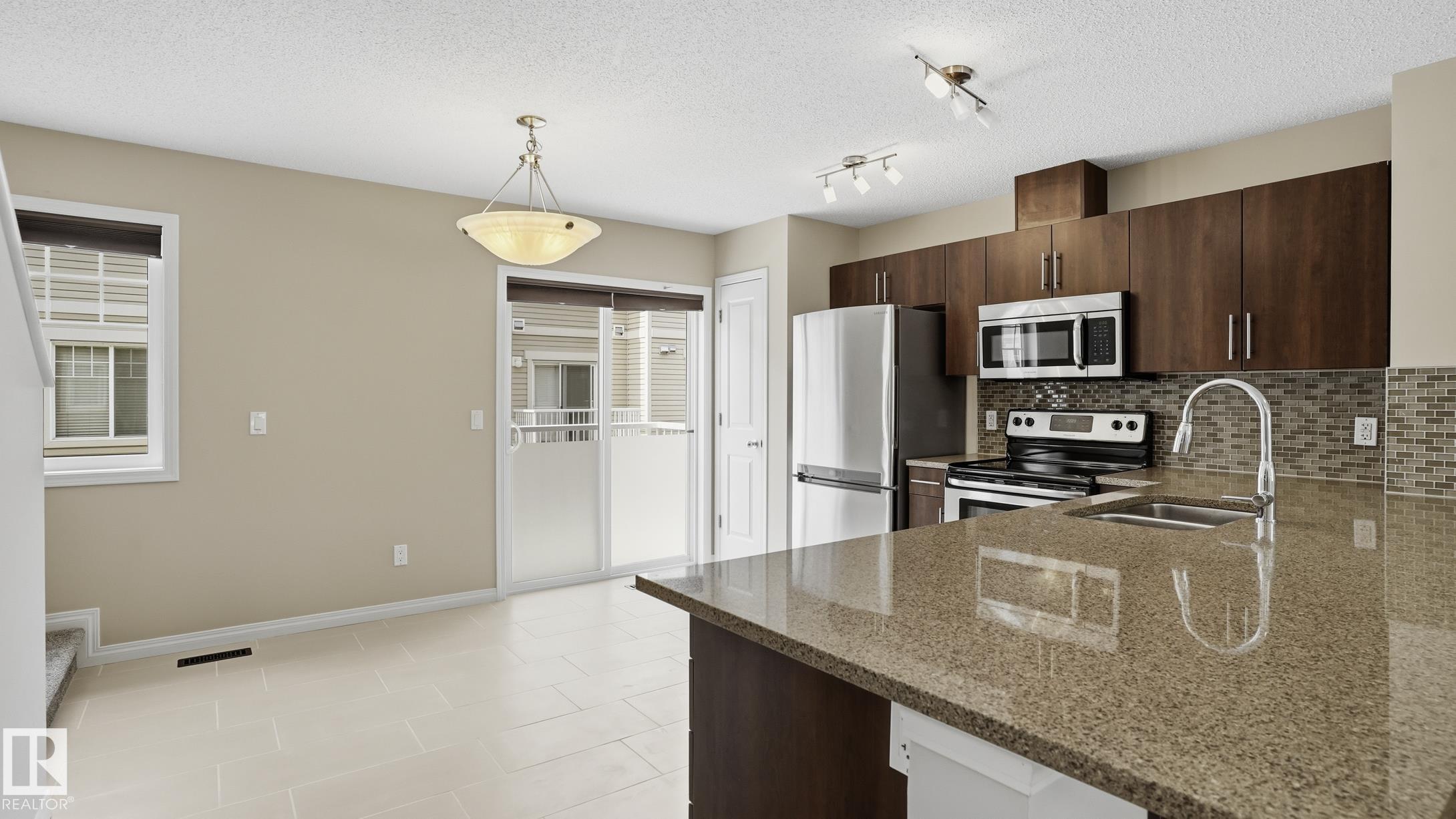 https://zimg.paragon.ice.com/ParagonImages/Property/PM/RAE/225401119/13/0/0/d85246b0cff7a83299c99f32e7b61b87/1/23b51f55447c070446b92d1c4f099c4c/225401119-f6e78cbe-7ef7-4842-8534-65ee4adf10e0.JPG