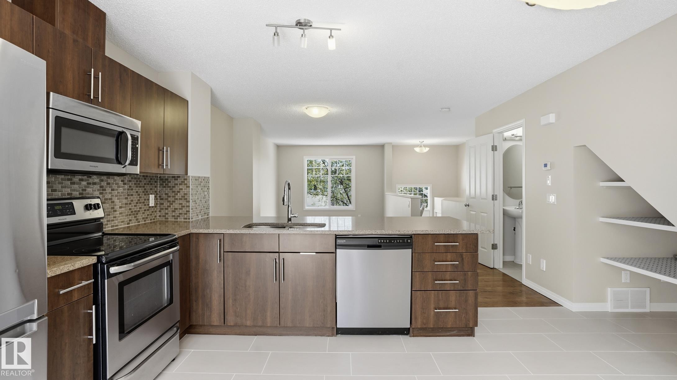 https://zimg.paragon.ice.com/ParagonImages/Property/PM/RAE/225401119/17/0/0/b5f1a7660080881a7952152178852a84/1/23b51f55447c070446b92d1c4f099c4c/225401119-203d2a02-6f10-4876-9690-1958623259f4.JPG