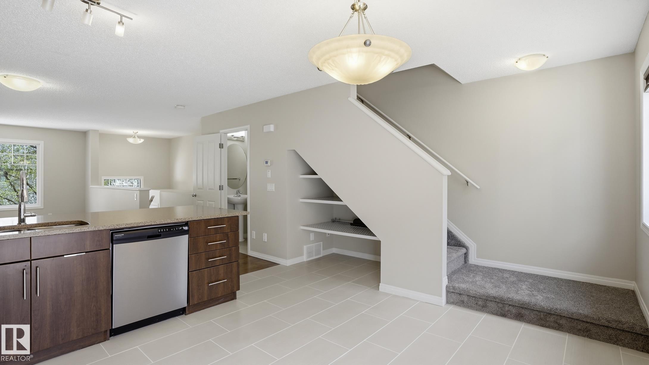 https://zimg.paragon.ice.com/ParagonImages/Property/PM/RAE/225401119/18/0/0/994c58b44a4b94bd5a11a2f638a7ab21/1/23b51f55447c070446b92d1c4f099c4c/225401119-9cd9ee17-8404-47e6-aa16-e2ed461f6284.JPG
