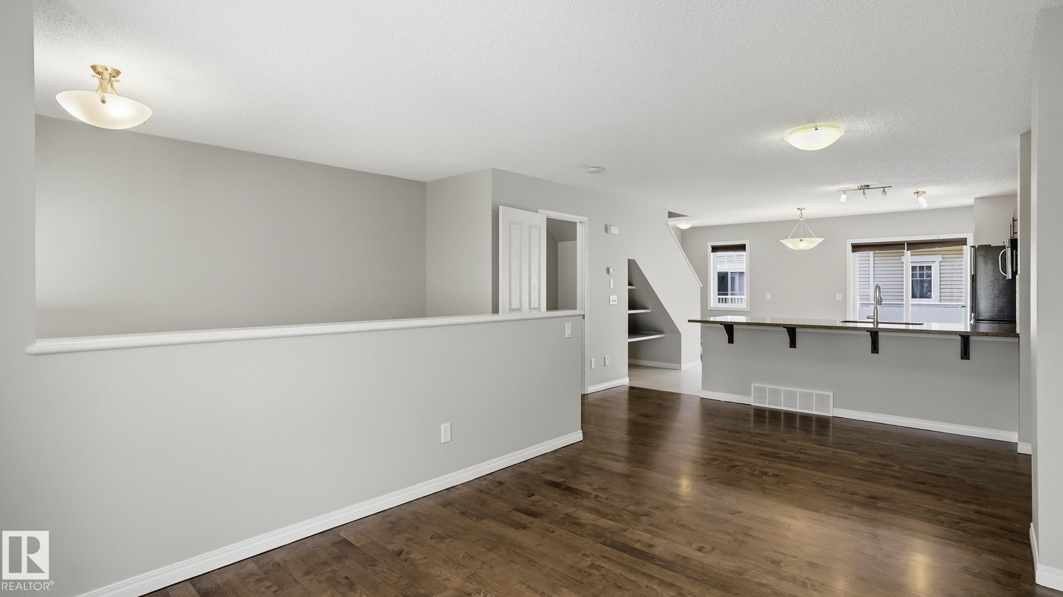 https://zimg.paragon.ice.com/ParagonImages/Property/PM/RAE/225401119/9/0/0/313032eebf2eb2d736e667297ea295b7/1/23b51f55447c070446b92d1c4f099c4c/225401119-a9ec2e5c-1fb2-4566-90dc-ffd59ba44dbc.JPG