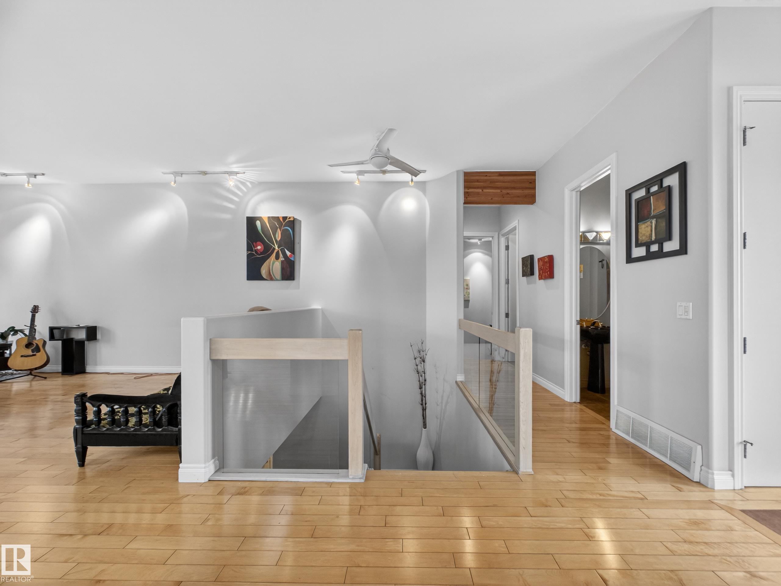 https://zimg.paragon.ice.com/ParagonImages/Property/PM/RAE/225401134/10/0/0/be530dd84b90b3585ba9ad12108d7922/1/fadedb2aa5ce55db667bb08e76b5de62/225401134-57362450-1f6e-4f68-9ef5-9f59f611b4b5.JPG