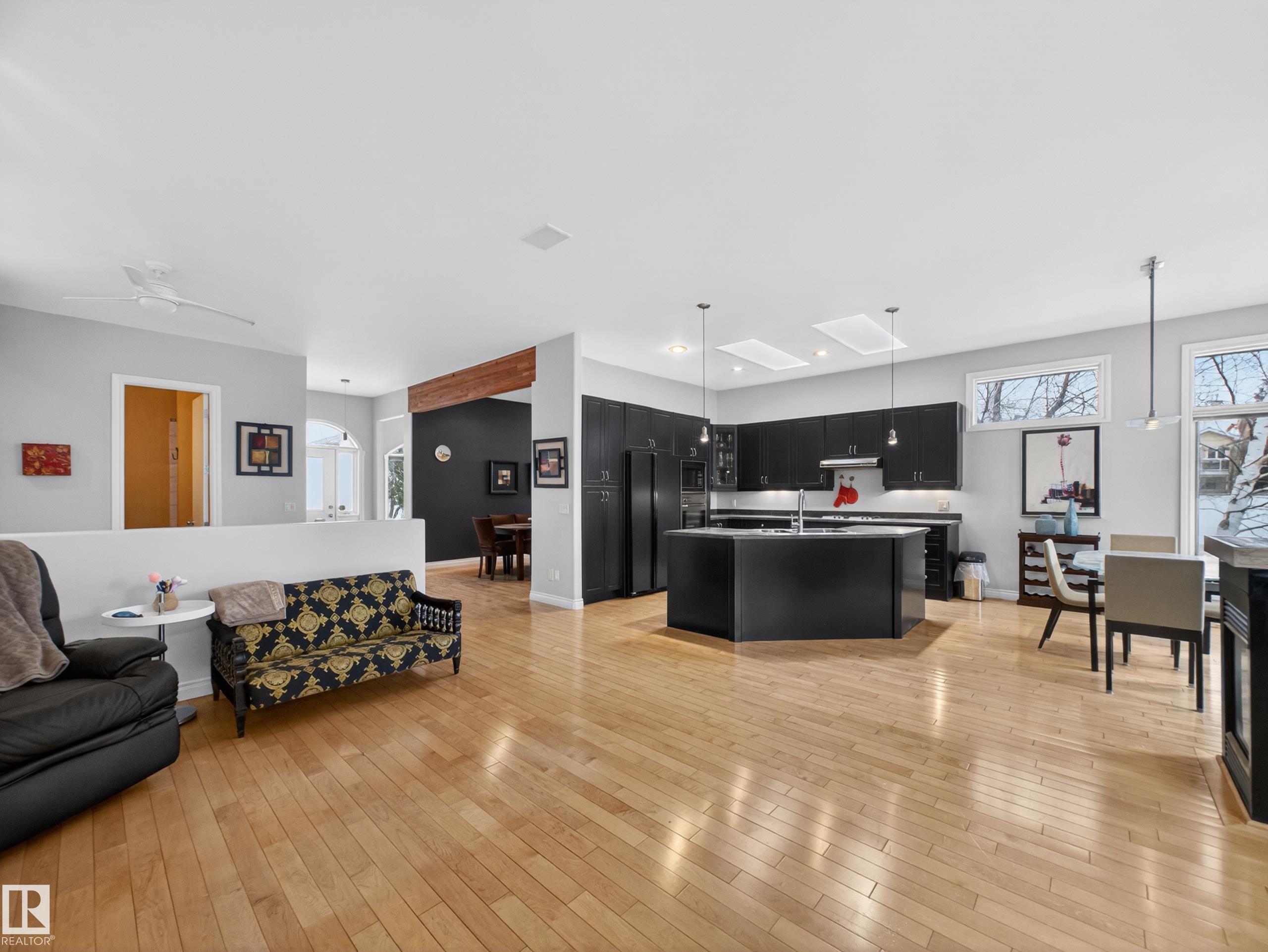 https://zimg.paragon.ice.com/ParagonImages/Property/PM/RAE/225401134/15/0/0/dea2dcfc04c71495365a577b43b341f0/1/fadedb2aa5ce55db667bb08e76b5de62/225401134-d65be06d-0310-468c-8f46-838b96c41741.JPG