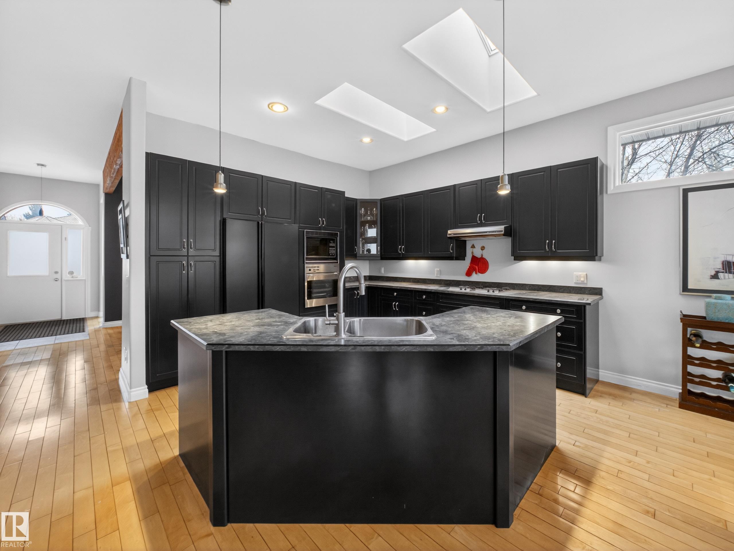 https://zimg.paragon.ice.com/ParagonImages/Property/PM/RAE/225401134/25/0/0/a9a0d1857536d3f0eb99627bc00125f0/1/fadedb2aa5ce55db667bb08e76b5de62/225401134-9702a47c-6088-429e-a1dc-eebf727b09d4.JPG