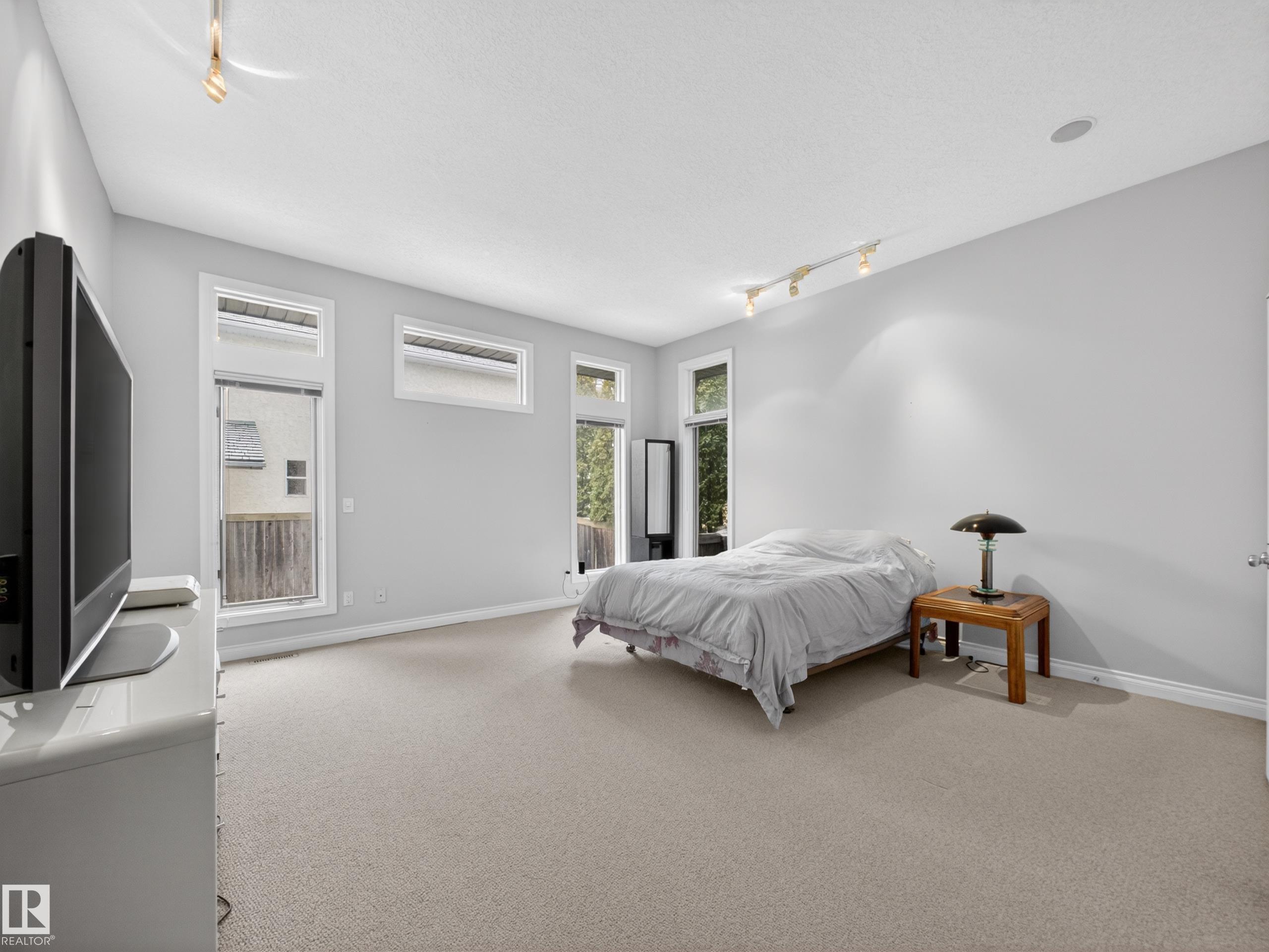 https://zimg.paragon.ice.com/ParagonImages/Property/PM/RAE/225401134/41/0/0/93140a84db581f18c4ab8f724af7f77a/1/fadedb2aa5ce55db667bb08e76b5de62/225401134-43f284c1-c2e3-4849-8821-9dfdc9cc7af7.JPG