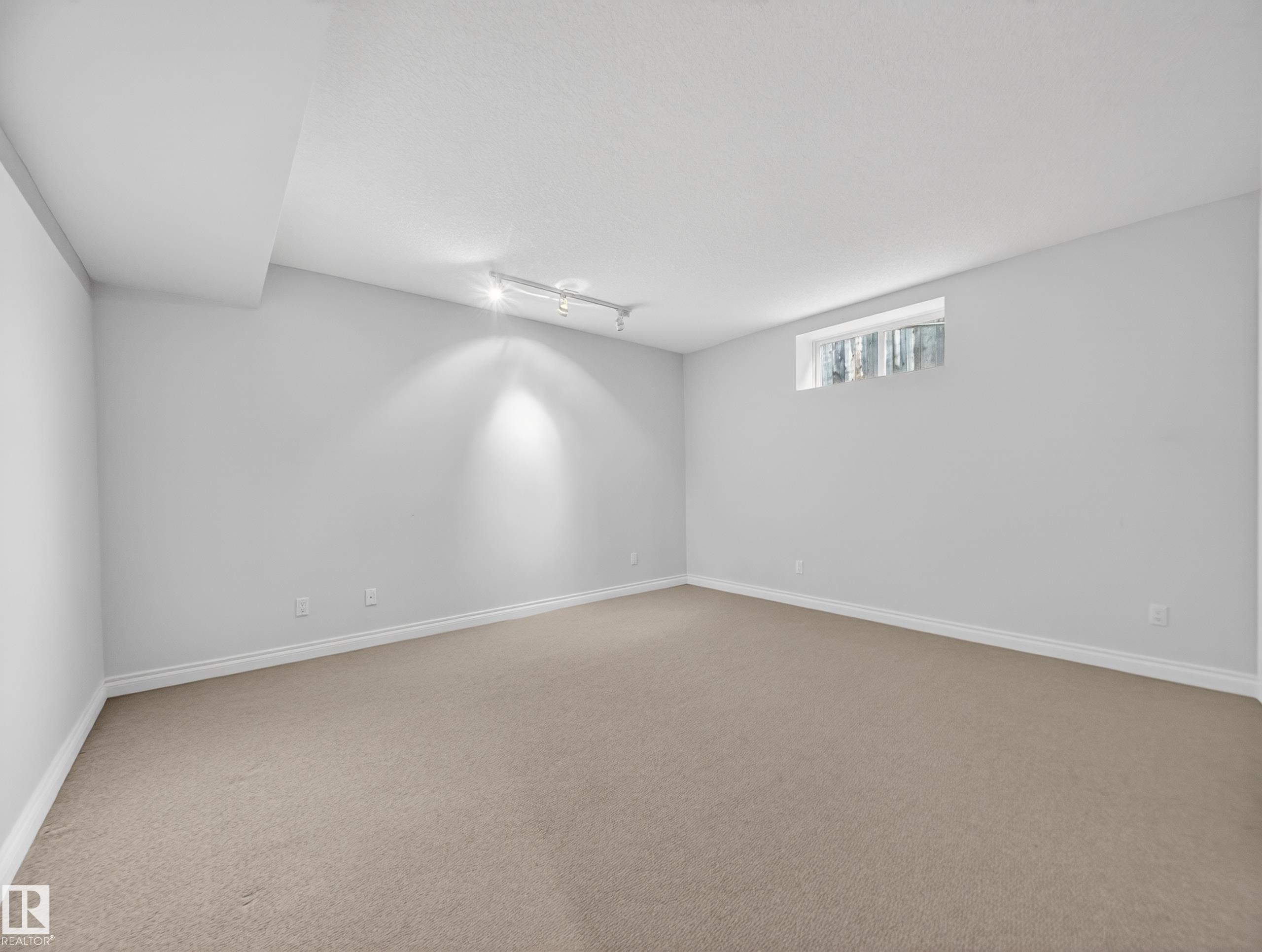 https://zimg.paragon.ice.com/ParagonImages/Property/PM/RAE/225401134/52/0/0/df979dbcdf95ff249e872a3f497b6fa6/1/fadedb2aa5ce55db667bb08e76b5de62/225401134-a7b8058c-0c70-4b2d-b6ce-50865fab8b05.JPG