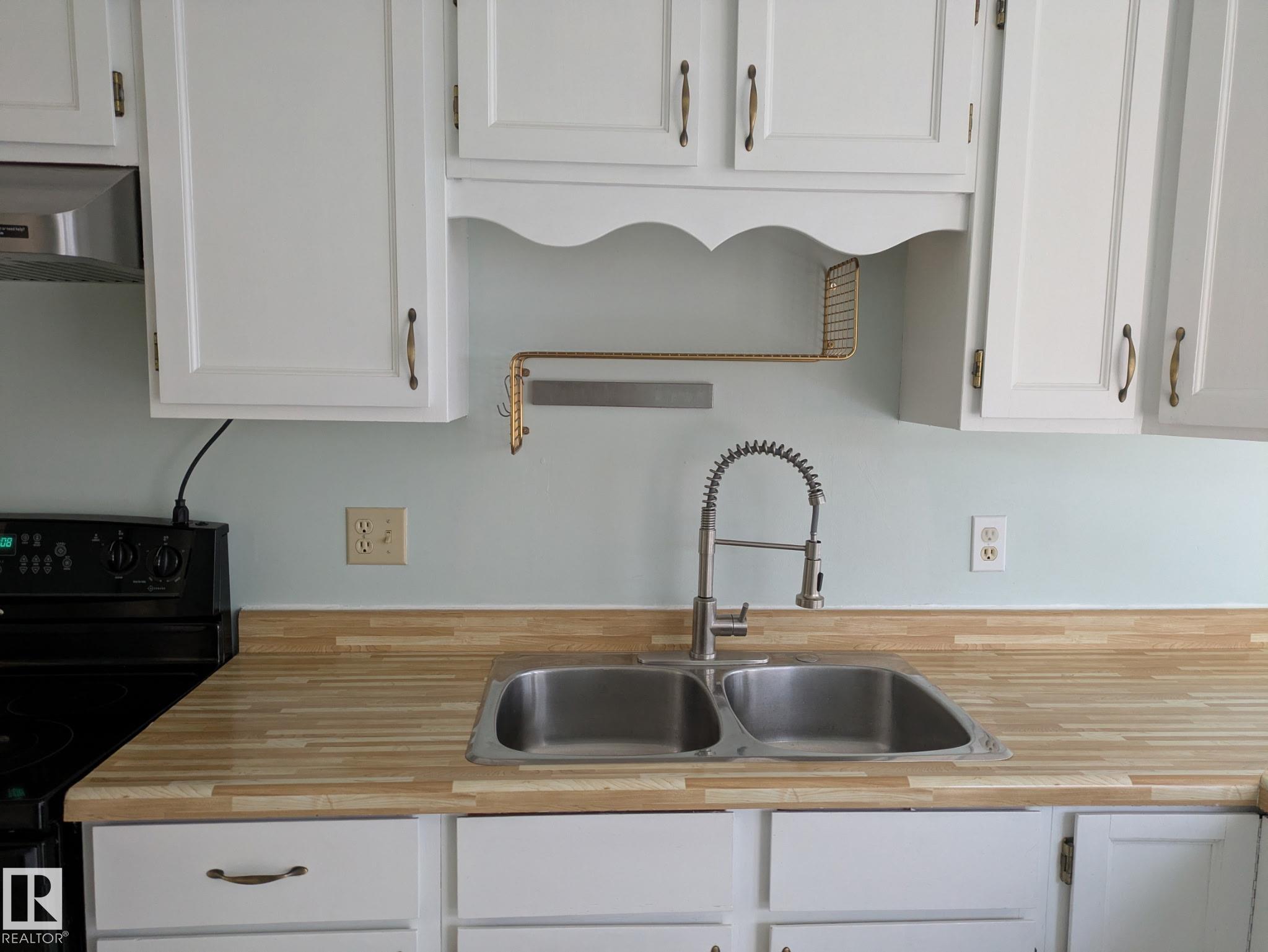 Photo 15 at 1511 104 Street NW, Bearspaw, Edmonton