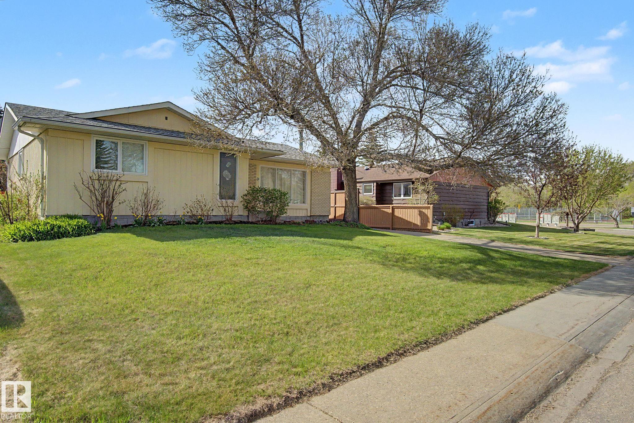 42 Hawkins Crescent, Westboro, Sherwood Park