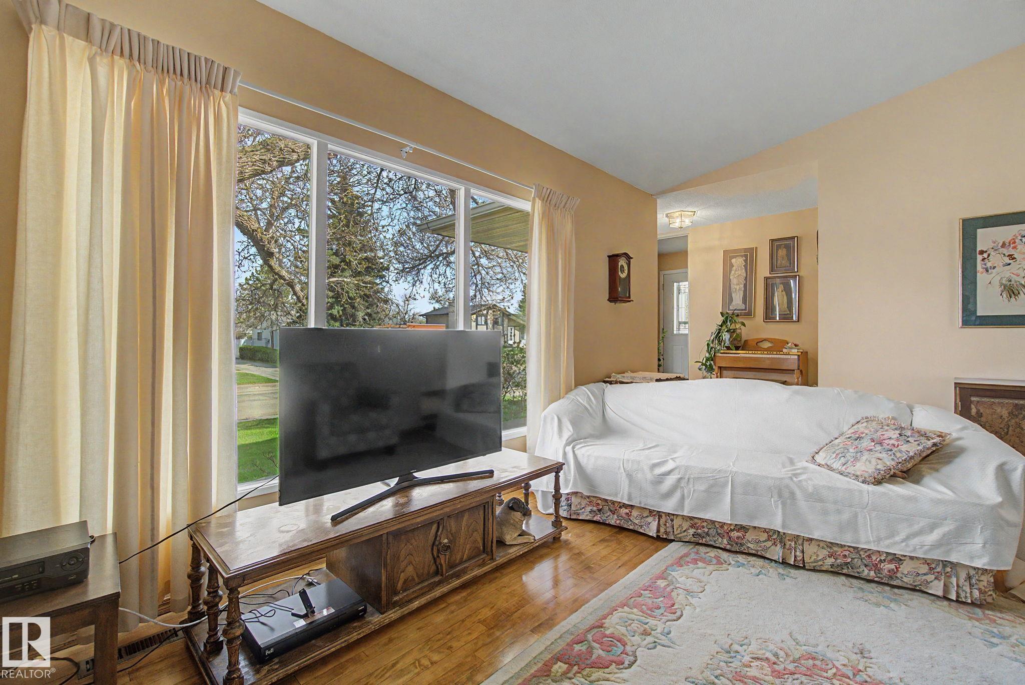 Photo 10 at 42 Hawkins Crescent, Westboro, Sherwood Park