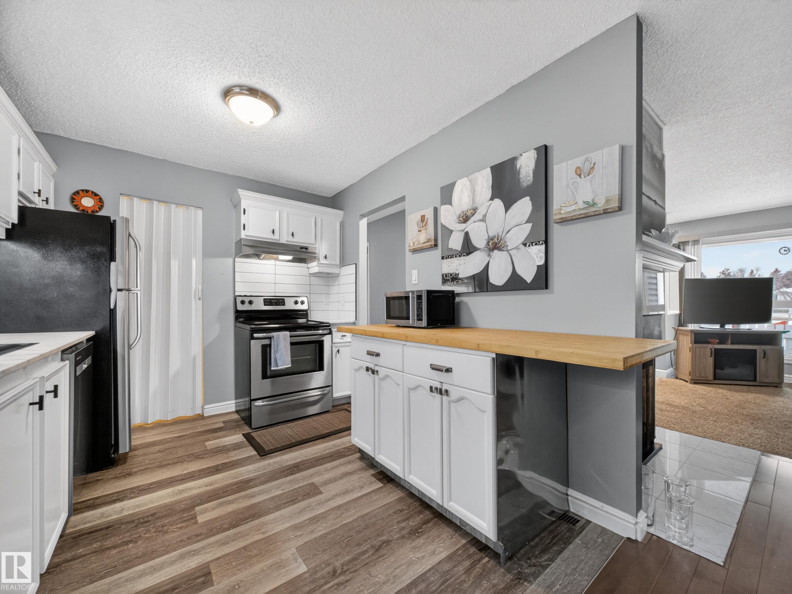 https://zimg.paragon.ice.com/ParagonImages/Property/PM/RAE/225401174/10/0/0/1b0bf357e0a2efbac2a3eb707afecfcf/1/015e5952aeefcf4f4ba2a063d7ab8b26/225401174-91333874-8ece-412f-bc1e-08fb561d2360.JPG