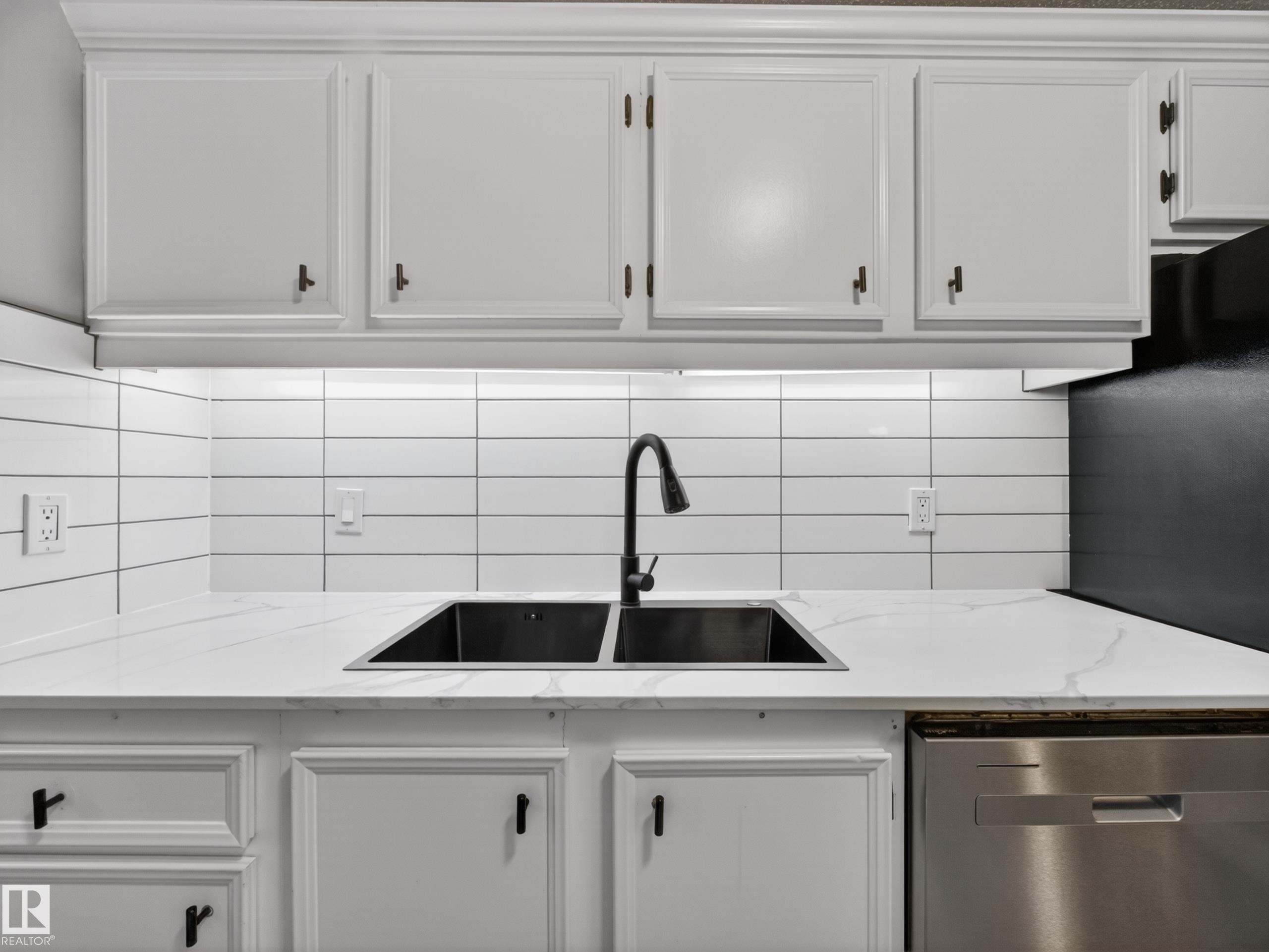https://zimg.paragon.ice.com/ParagonImages/Property/PM/RAE/225401174/16/0/0/4ee699fffc44d3c374b59e58dabc6d69/1/015e5952aeefcf4f4ba2a063d7ab8b26/225401174-84f3351c-d0ba-4cd8-b204-4e99e840c049.JPG