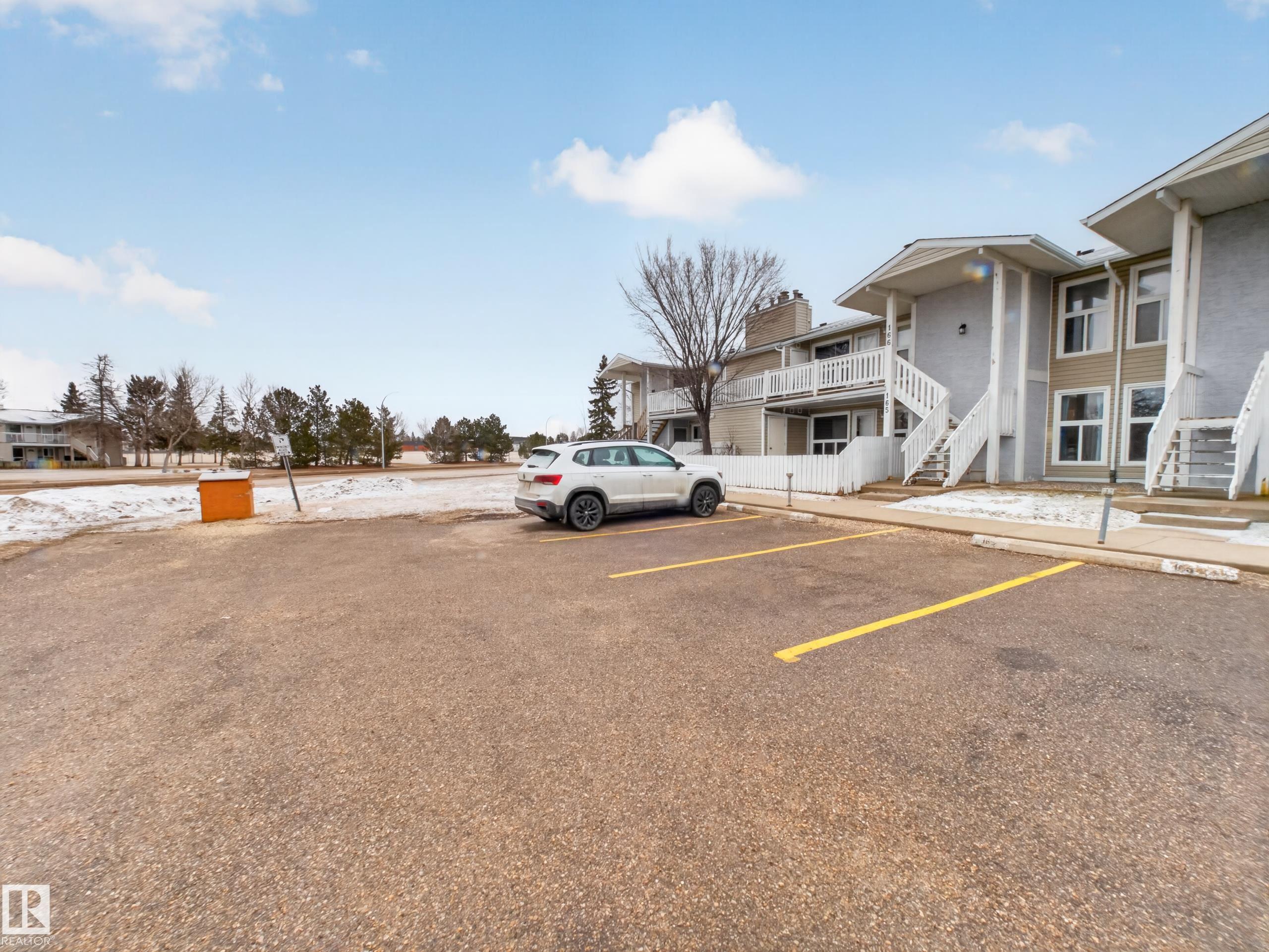 https://zimg.paragon.ice.com/ParagonImages/Property/PM/RAE/225401174/46/0/0/540435e6879402ca44e1e21201a40860/1/015e5952aeefcf4f4ba2a063d7ab8b26/225401174-1b3319c4-e777-411a-ba5a-baceb534c095.JPG