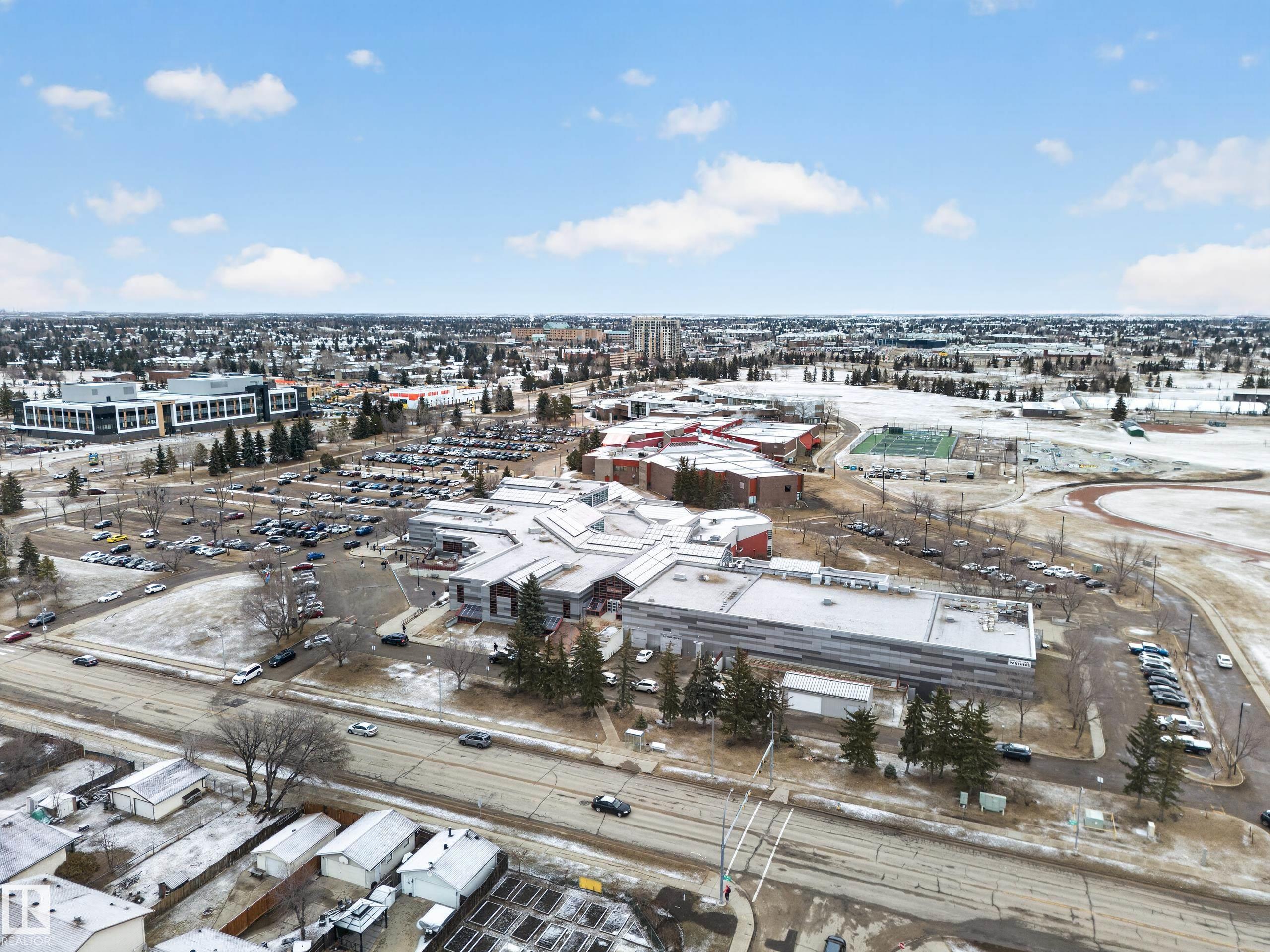 https://zimg.paragon.ice.com/ParagonImages/Property/PM/RAE/225401174/48/0/0/24488aa464fce5051e0622075d75530c/1/015e5952aeefcf4f4ba2a063d7ab8b26/225401174-c30650e9-4c39-4194-a86e-8b1b0b54c56f.JPG