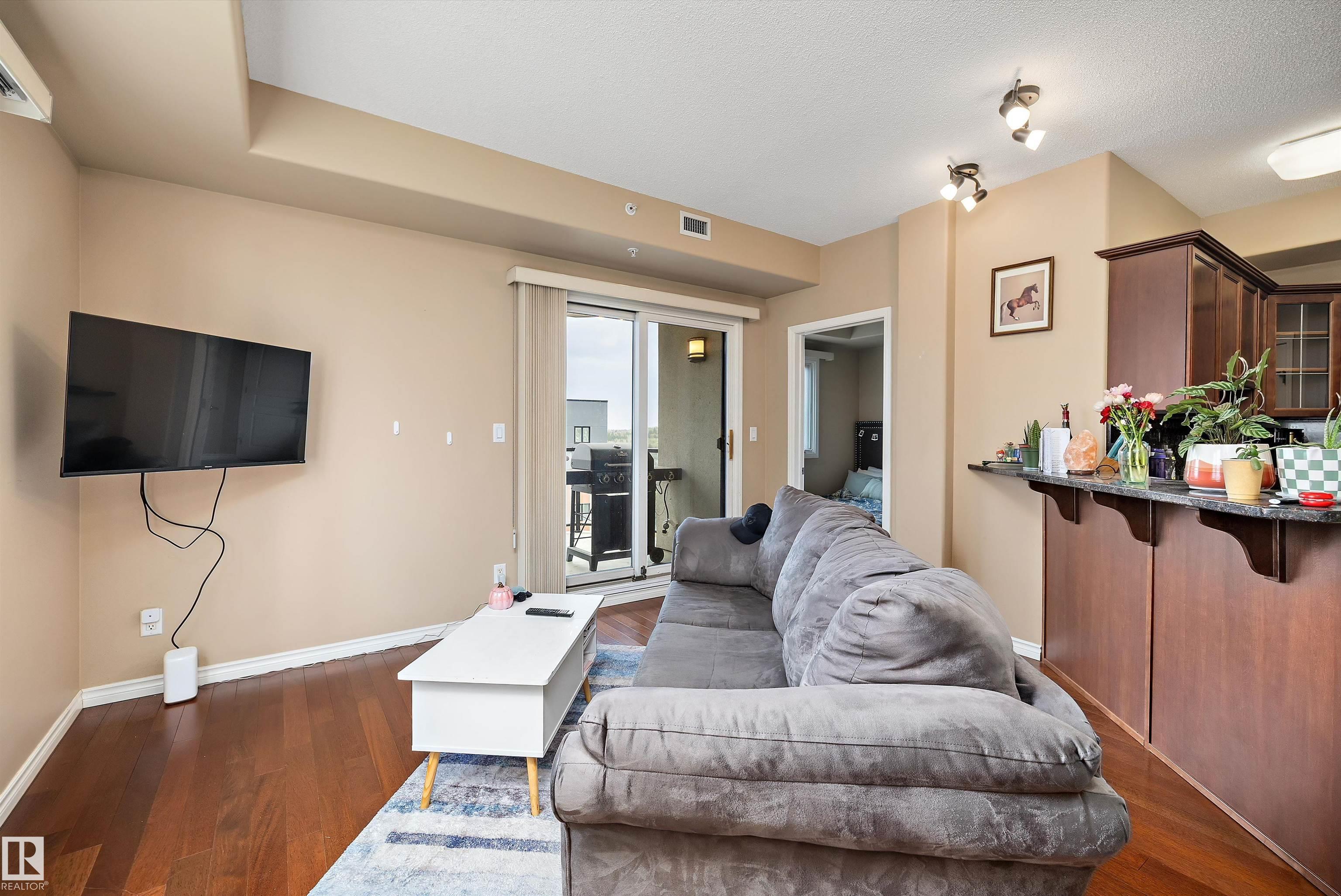 Photo 10 at 904 - 9707 106 Street NW, Downtown, Edmonton