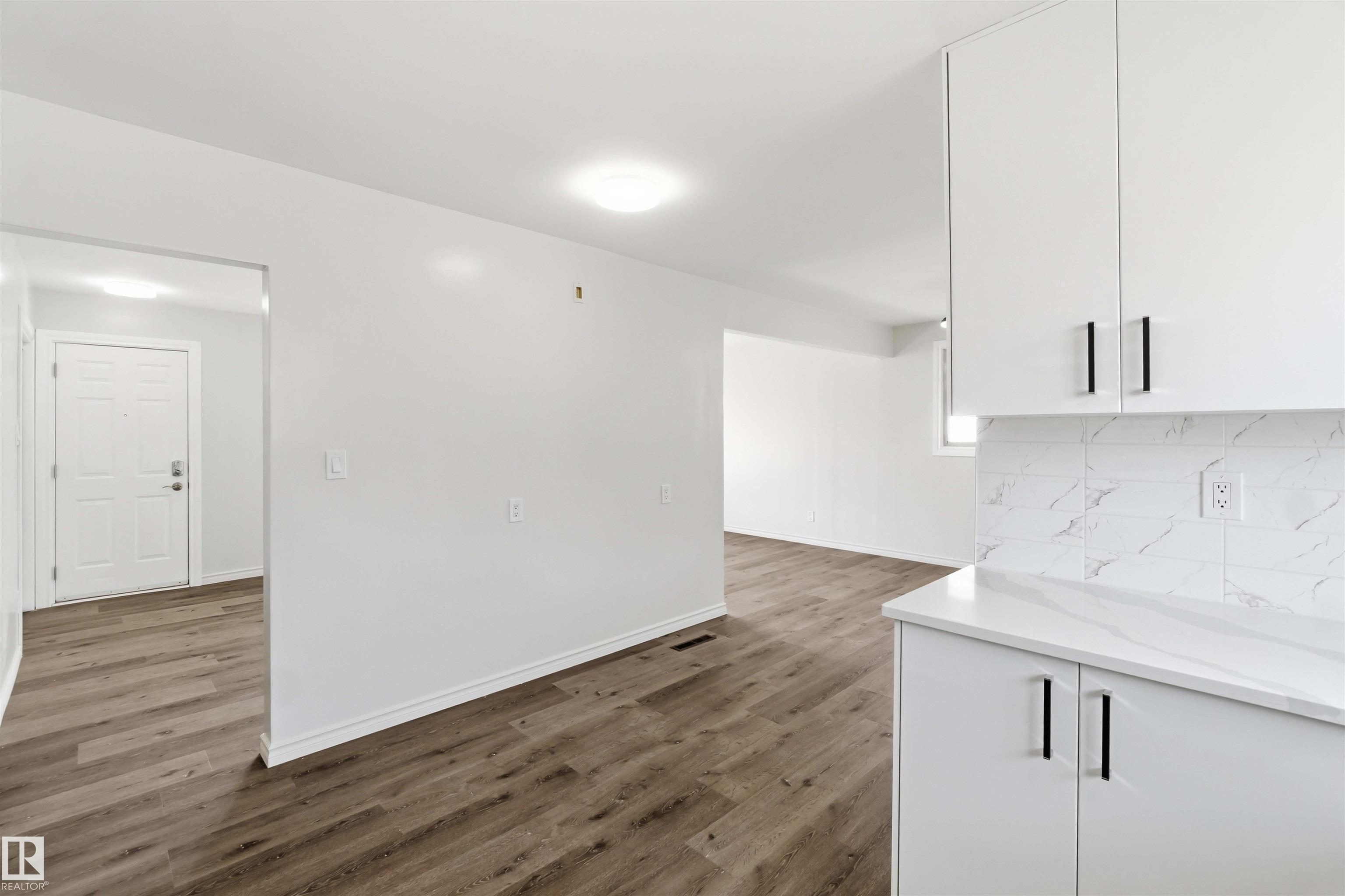 https://zimg.paragon.ice.com/ParagonImages/Property/PM/RAE/225401178/17/0/0/e6b63b25c092b21c2398d992fa29fa8b/1/945ff33046c20464e0bf84aa9402d1c3/225401178-bc92903d-6abc-40c4-81f2-15651e4ced0e.JPG