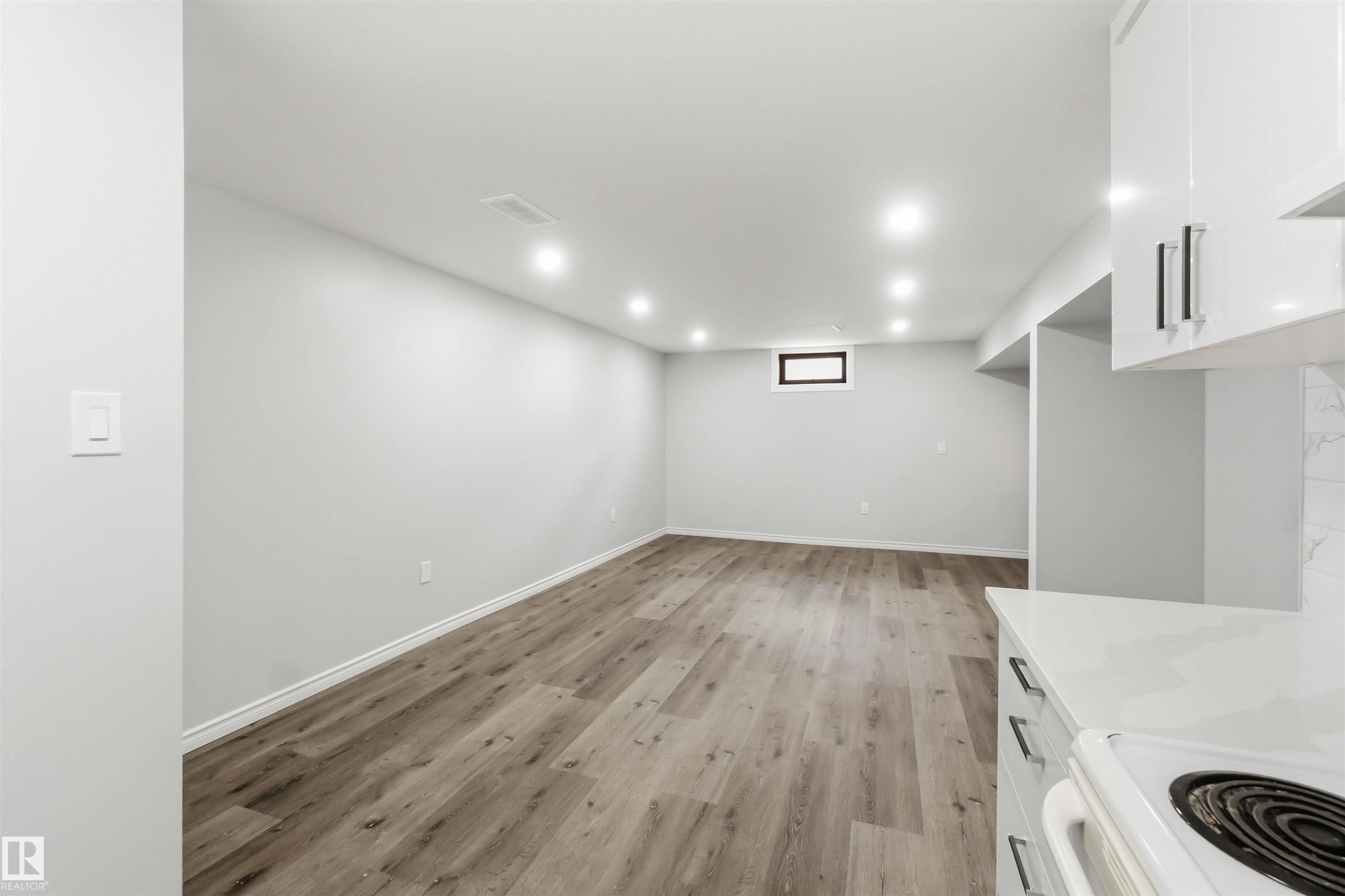 https://zimg.paragon.ice.com/ParagonImages/Property/PM/RAE/225401178/47/0/0/041aeba177dfbda1a659894d0a0ac97d/1/945ff33046c20464e0bf84aa9402d1c3/225401178-5a43bac2-0b1f-4a53-9947-4f1205cc7877.JPG