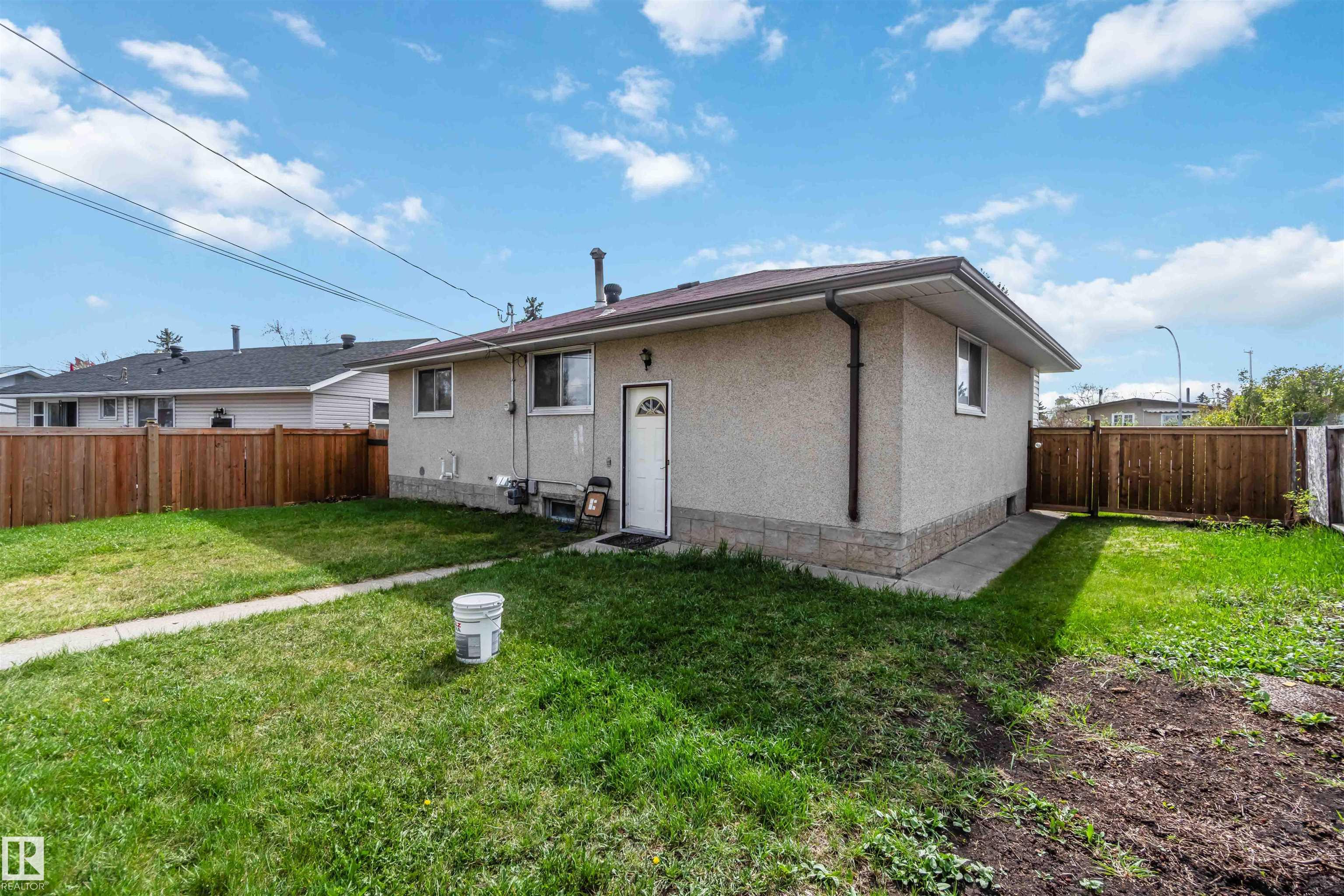 https://zimg.paragon.ice.com/ParagonImages/Property/PM/RAE/225401178/57/0/0/a959fbe9d2e2c78900857055b430e51c/1/945ff33046c20464e0bf84aa9402d1c3/225401178-19a67fc8-ba0d-48ee-8b5c-8aee93618021.JPG