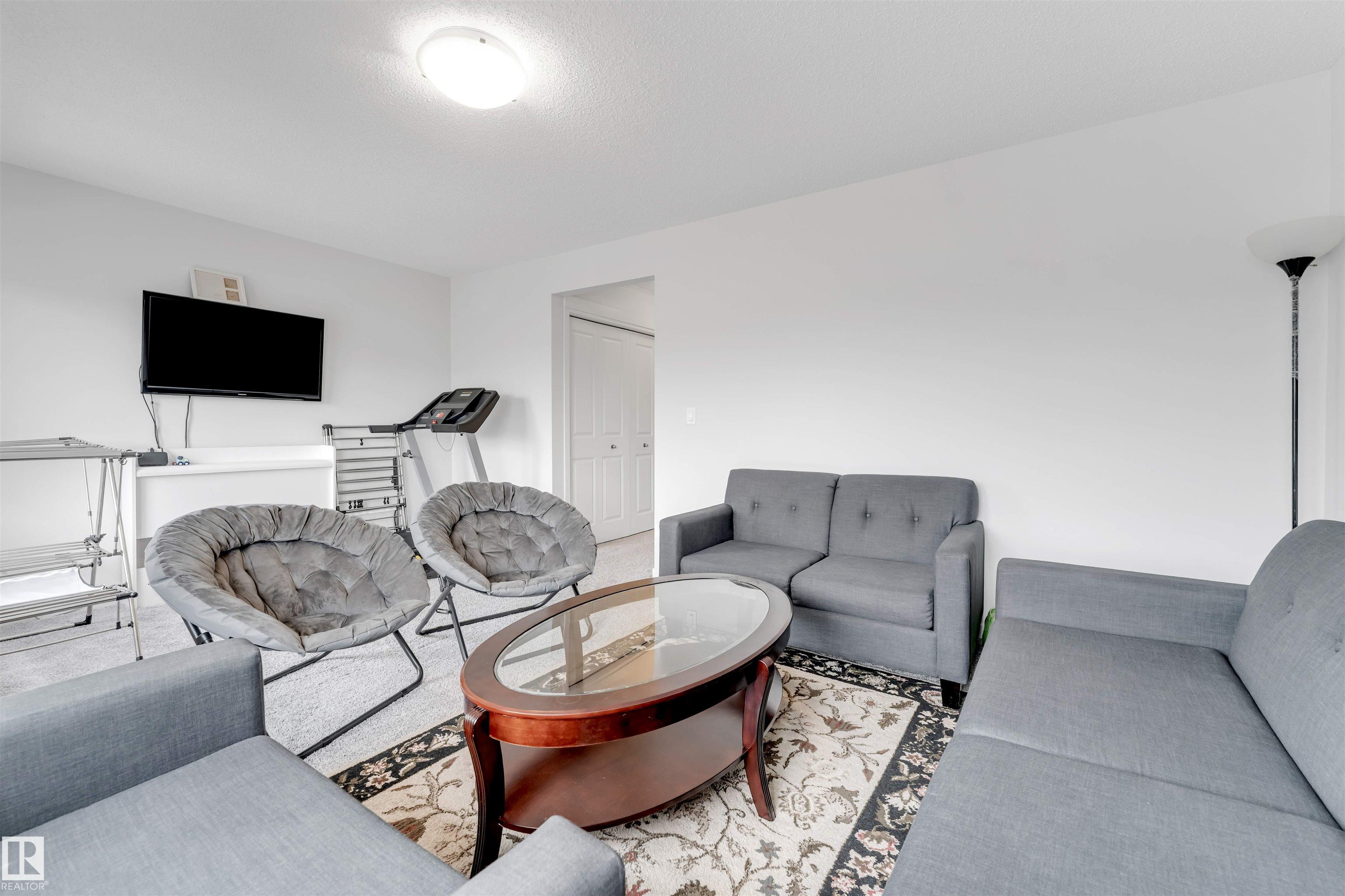 https://zimg.paragon.ice.com/ParagonImages/Property/PM/RAE/225401193/15/0/0/bc48773b1382054c00e6858d06039b34/1/b965375f1b41b0653d3be3ca5cd48659/225401193-154b6525-b838-4669-91e0-eac141fdca1b.JPG