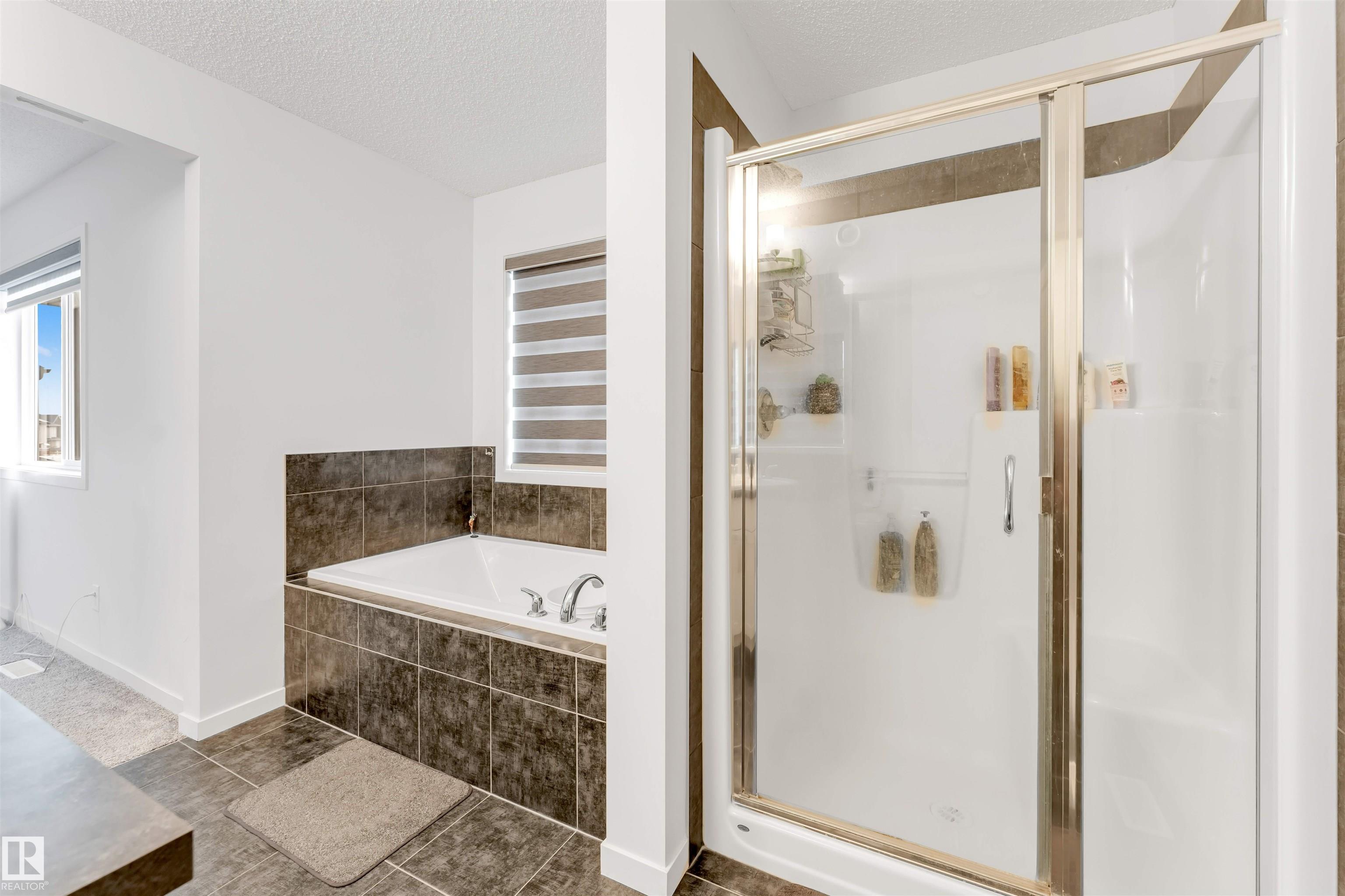 https://zimg.paragon.ice.com/ParagonImages/Property/PM/RAE/225401193/20/0/0/152e4bdcdad26c2461c2510b4ae924f7/1/b965375f1b41b0653d3be3ca5cd48659/225401193-aa58d040-f84a-4835-973b-961da1b7eece.JPG