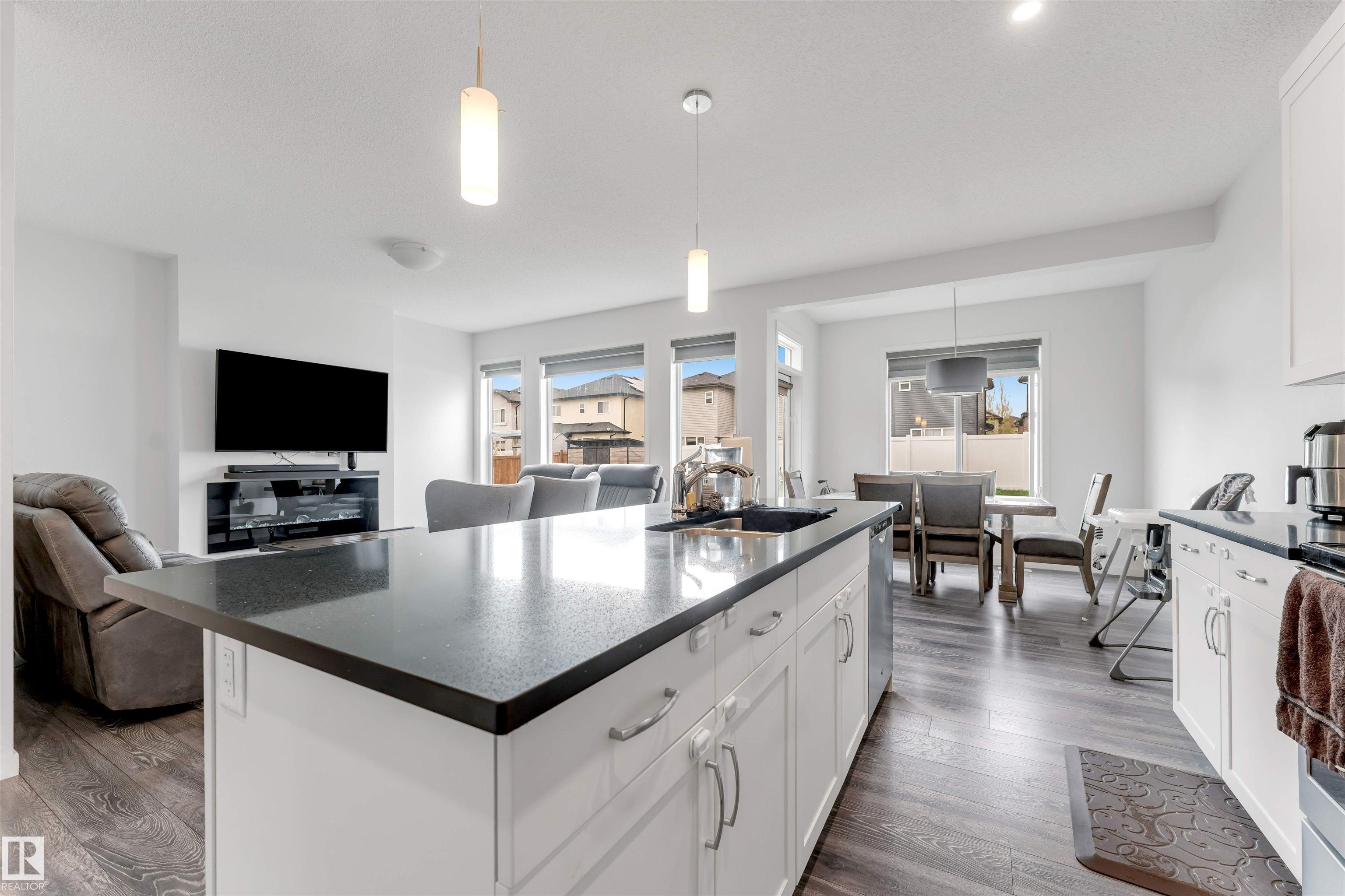 https://zimg.paragon.ice.com/ParagonImages/Property/PM/RAE/225401193/6/0/0/eaad876abceb4f6a1c22ffd26165f609/1/b965375f1b41b0653d3be3ca5cd48659/225401193-8d181ebe-ec52-413b-b5c5-c2d7da7d1cd2.JPG