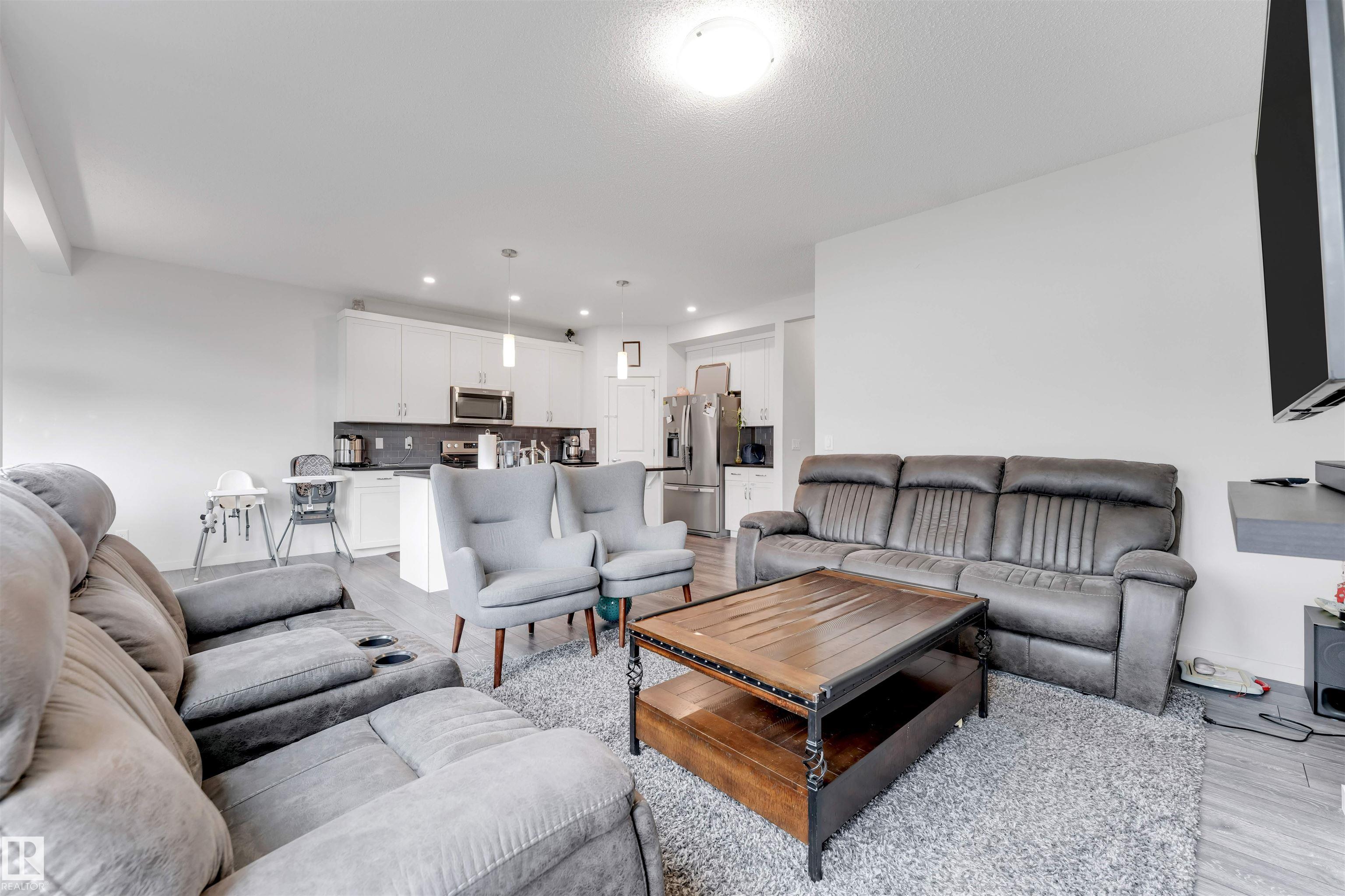 https://zimg.paragon.ice.com/ParagonImages/Property/PM/RAE/225401193/7/0/0/d03f7b6d38c0ba23ee4708d2ce6247a1/1/b965375f1b41b0653d3be3ca5cd48659/225401193-d3f02da0-800e-4fbb-ad07-feb593687c18.JPG