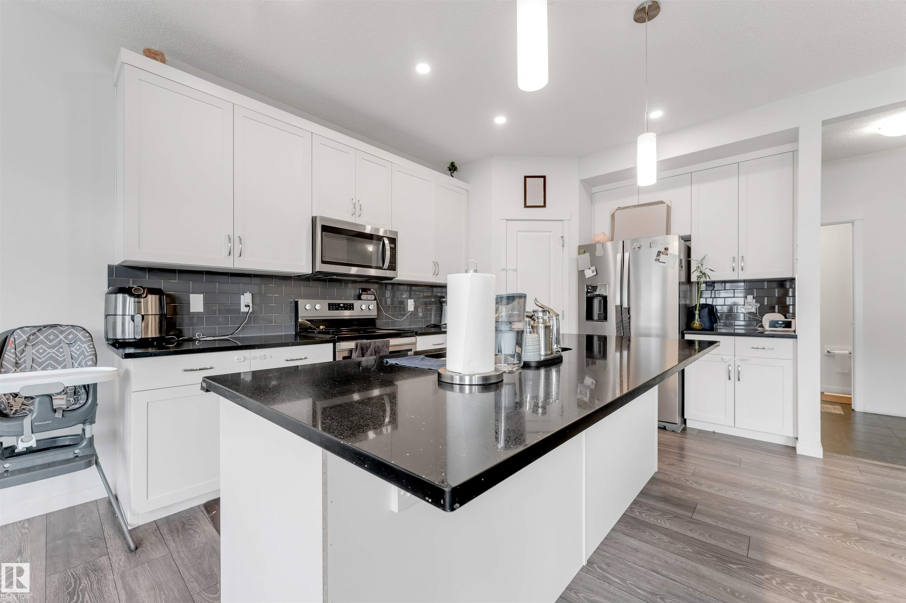 https://zimg.paragon.ice.com/ParagonImages/Property/PM/RAE/225401193/9/0/0/ba464090d6c2fa384f56b723497d33a6/1/b965375f1b41b0653d3be3ca5cd48659/225401193-d388ea3e-e2a4-47df-96fa-b4e4583cbf44.JPG
