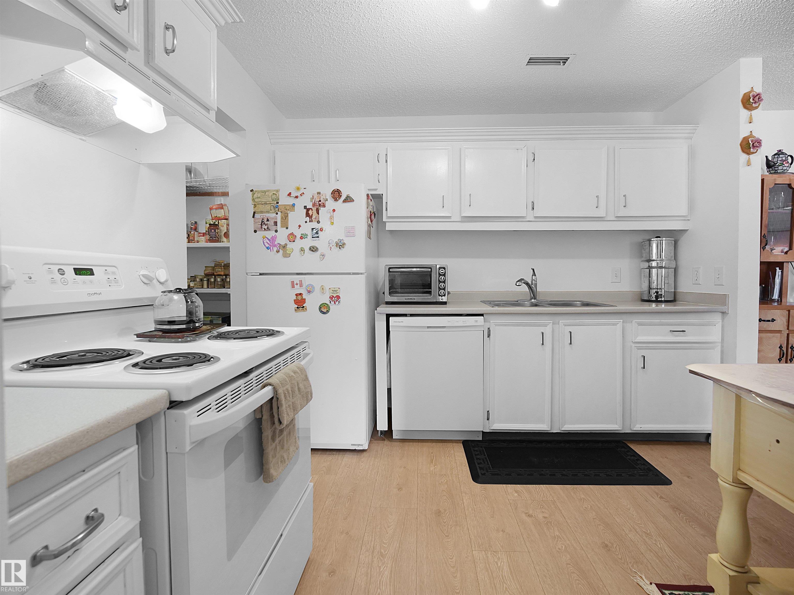https://zimg.paragon.ice.com/ParagonImages/Property/PM/RAE/225401196/12/0/0/3072c60e554ebe35fae69ad0f4fd8e22/1/5cbfd63b7bead4de230dba1c84793318/225401196-a0958ab8-3625-4a81-8a6c-61b43990d319.JPG
