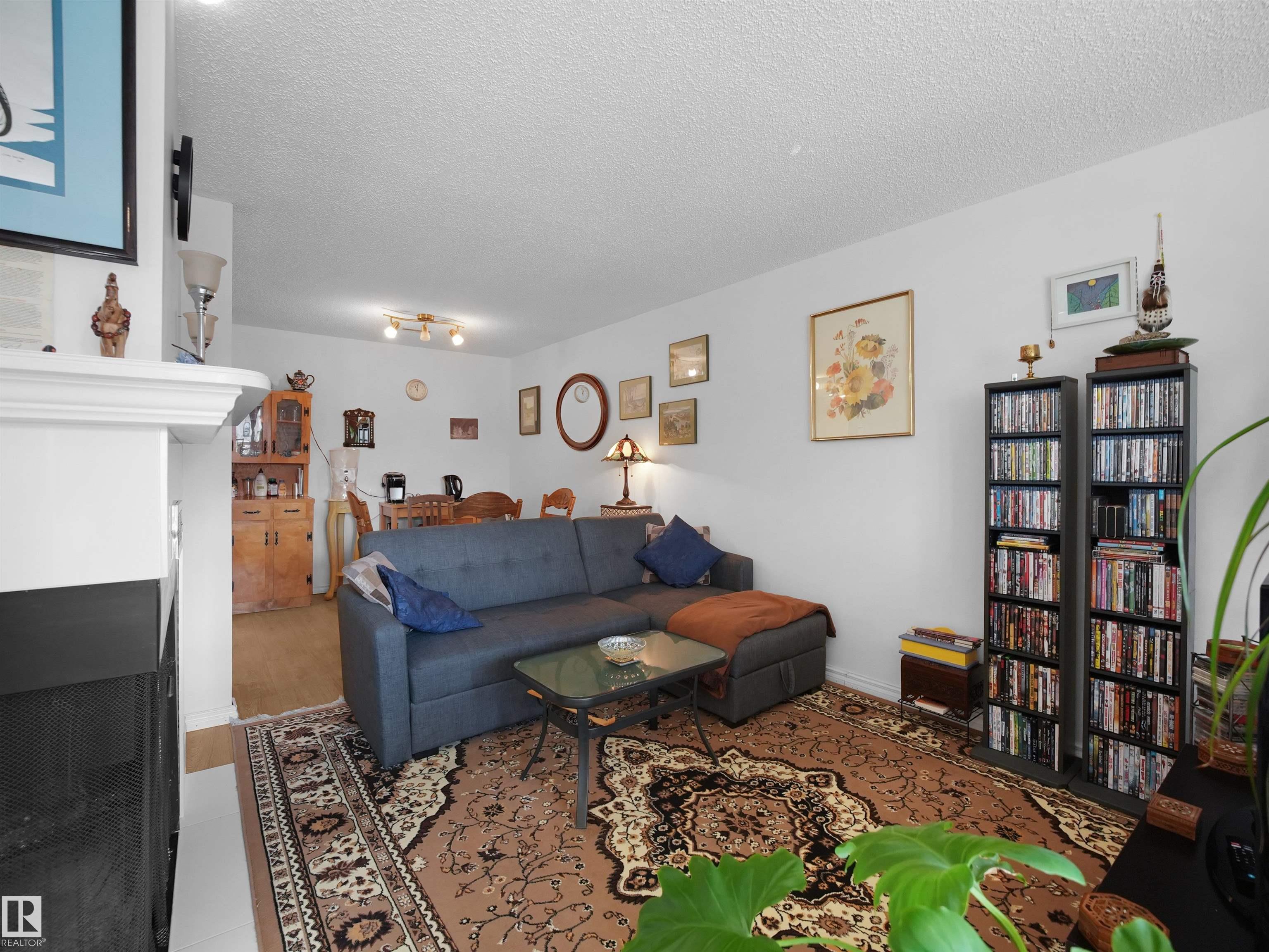 https://zimg.paragon.ice.com/ParagonImages/Property/PM/RAE/225401196/7/0/0/df474d01bec2f7c76c199b4590283d81/1/5cbfd63b7bead4de230dba1c84793318/225401196-915c4050-77a3-46ba-990c-8adf4f2d5c65.JPG