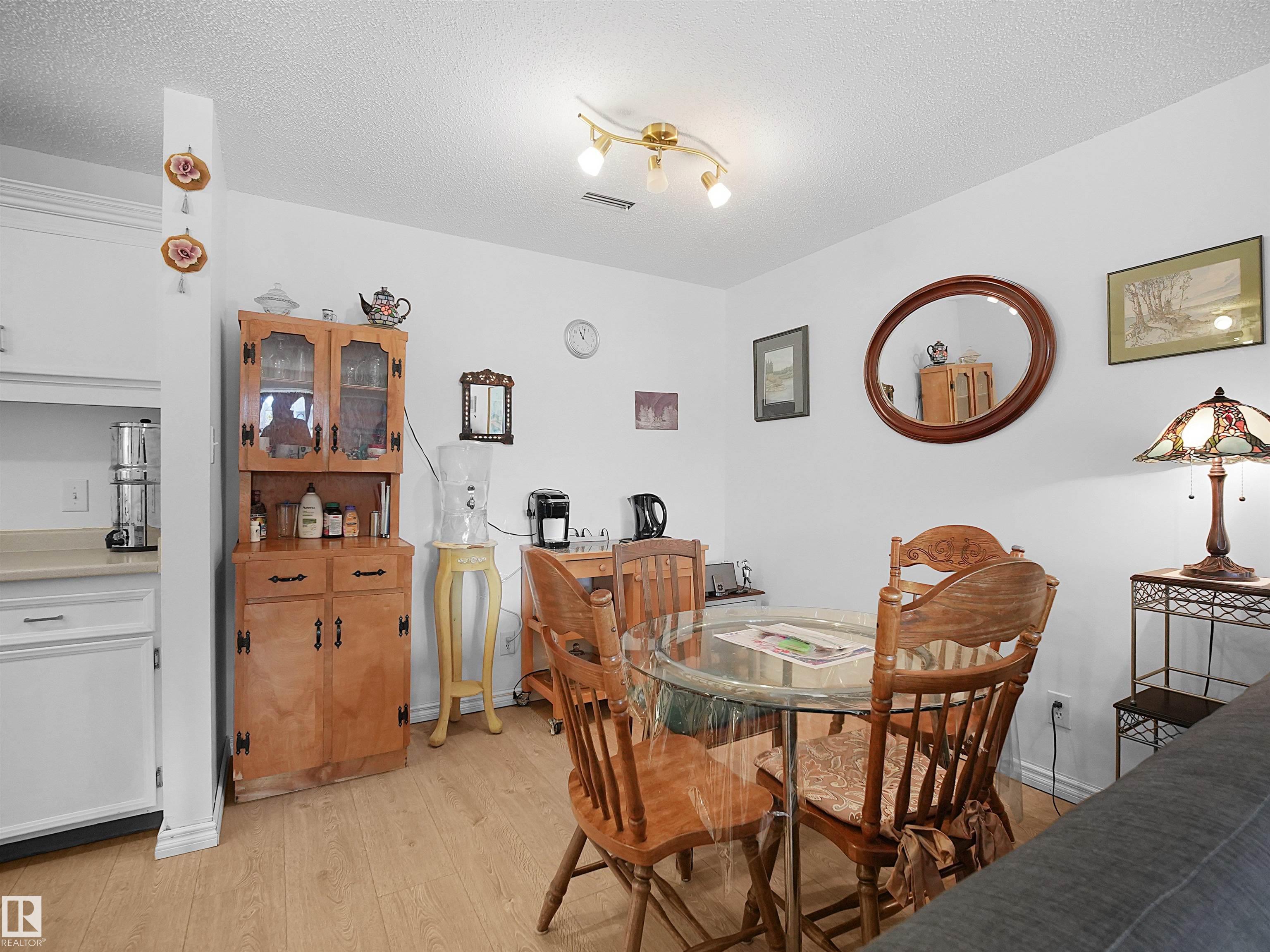https://zimg.paragon.ice.com/ParagonImages/Property/PM/RAE/225401196/9/0/0/9d605fbf35df510aeb4ccfe38338a0b3/1/5cbfd63b7bead4de230dba1c84793318/225401196-85c67354-3864-4337-aaf2-9be7459a55d9.JPG
